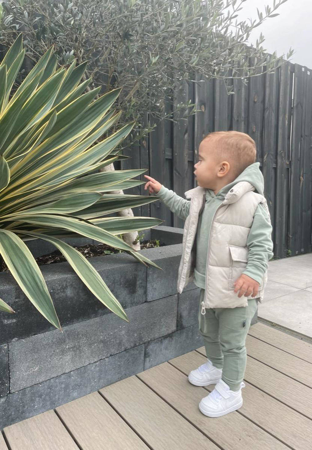 Babystyling baby regular fit joggingbroek lichtgroen