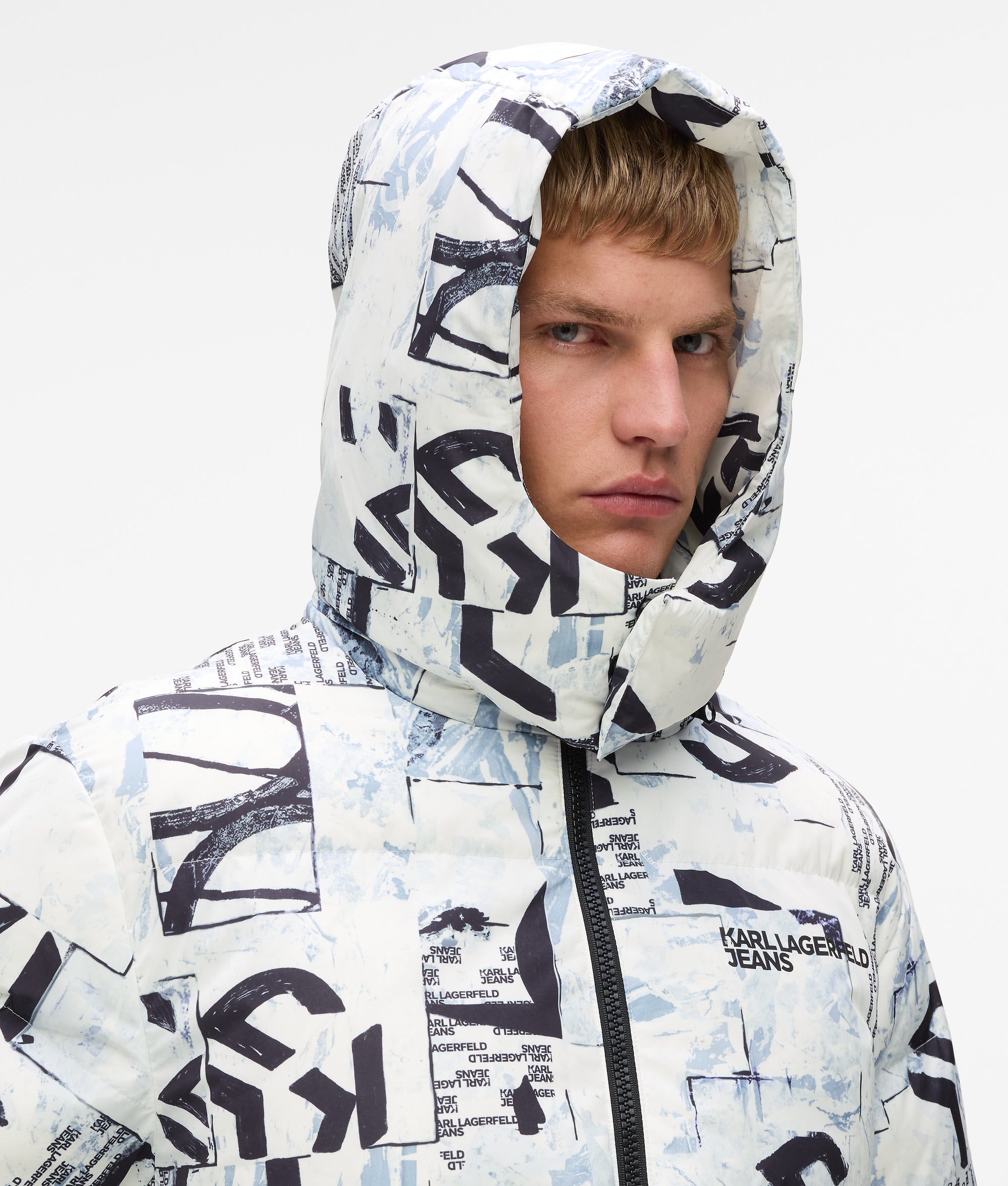 Pufferjack met Monogram over de hele jas