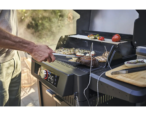 Char-Broil EVOLVE gasbarbecue, zwart metallic, inclusief 4 branders en draaiknoppen met ledverlichting.