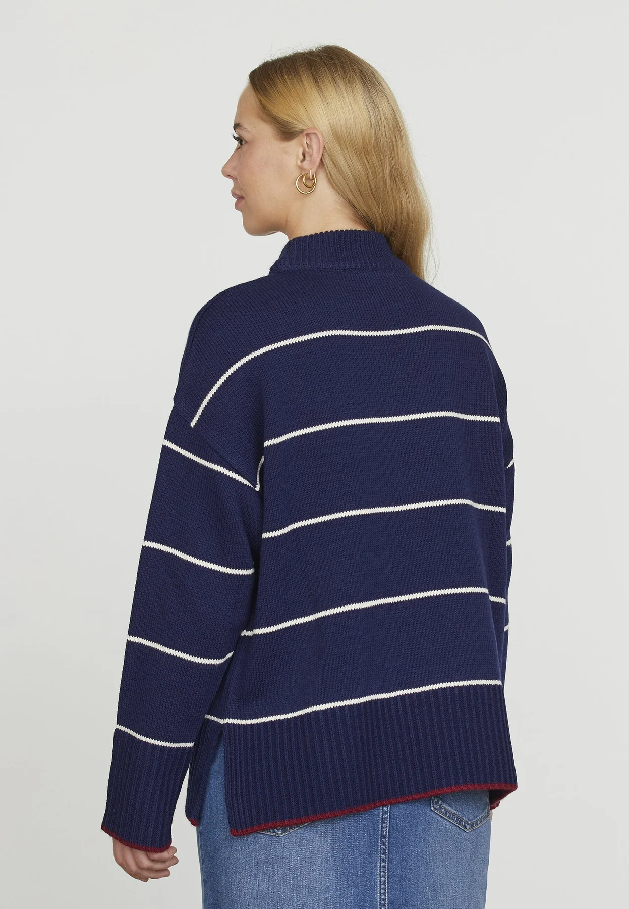 Sisters Point Miba-Loose1 831 midnight cream