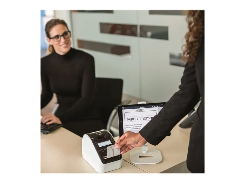 Brother QL-820NWBcVM - Etiketprinter - to-farvet (monokrom) - direkte termisk - Rulle (6,2 cm) - 300 x 600 dpi - op til 110 etiketter/min. - USB 2.0, Bluetooth 5.2, Wi-Fi(n), LAN - skærer - blank sort, hvid