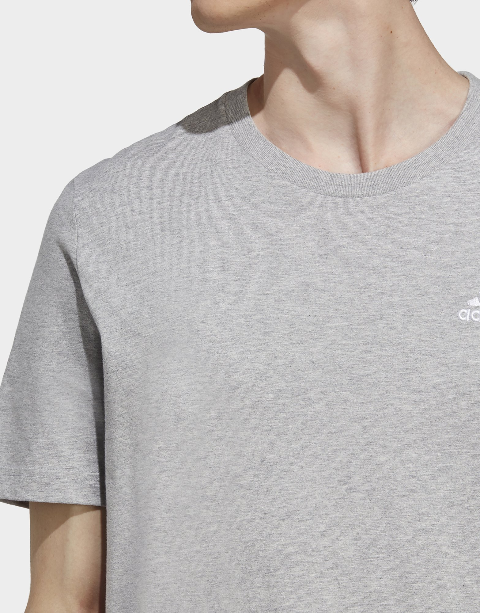adidas T-shirt en jersey à petit logo brodé Essentials