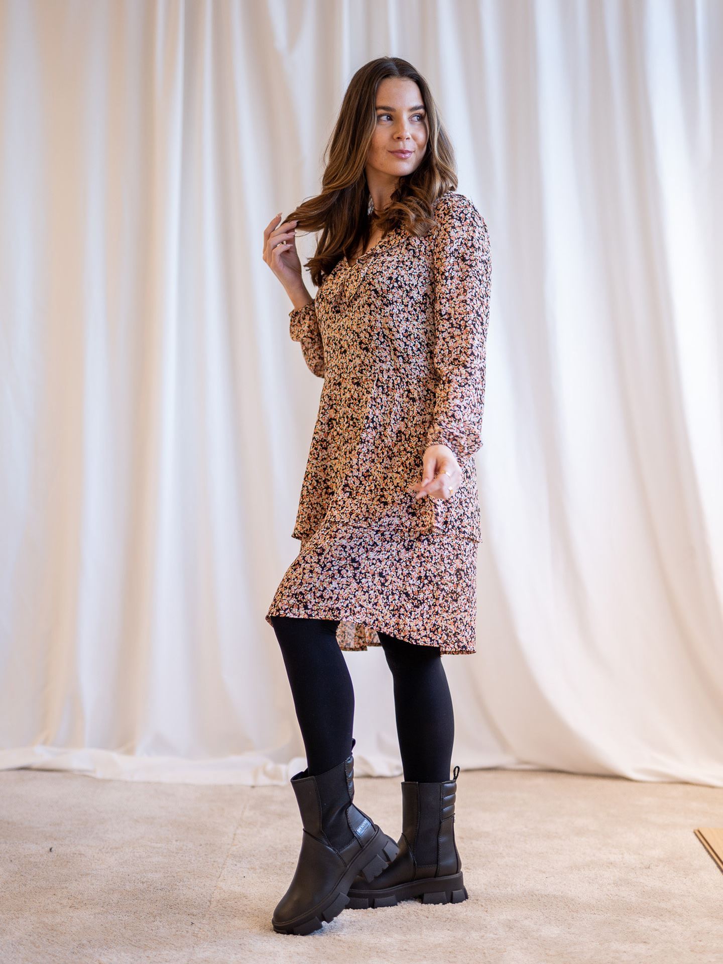 Merila Rikkelie Long Sleeve Dress
