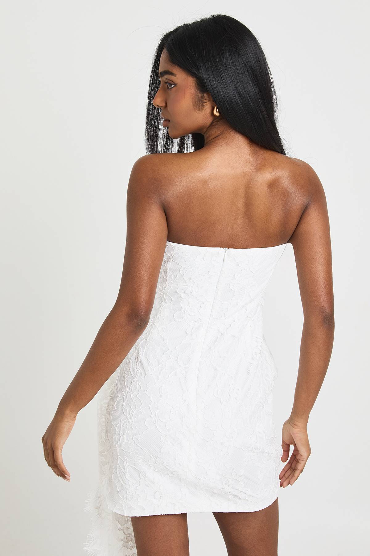 boohoo Robe Mini Corset en Dentelle Drapée