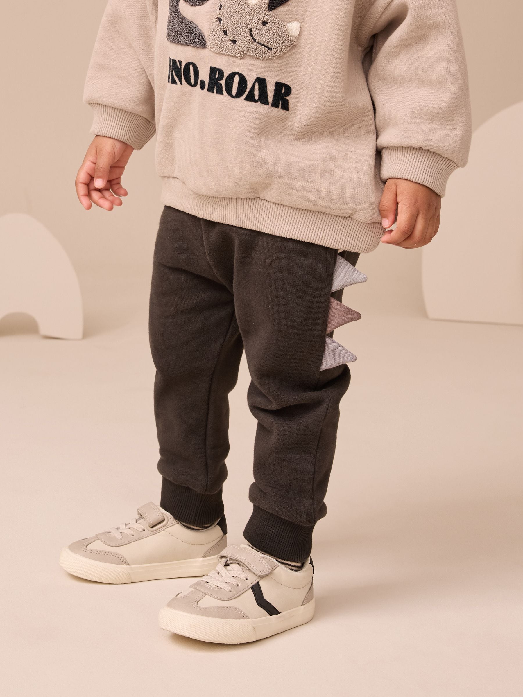 Grey and Charcoal Dinosaur Spike - Set met sweatshirt en joggingbroek (3mnd -7jr)