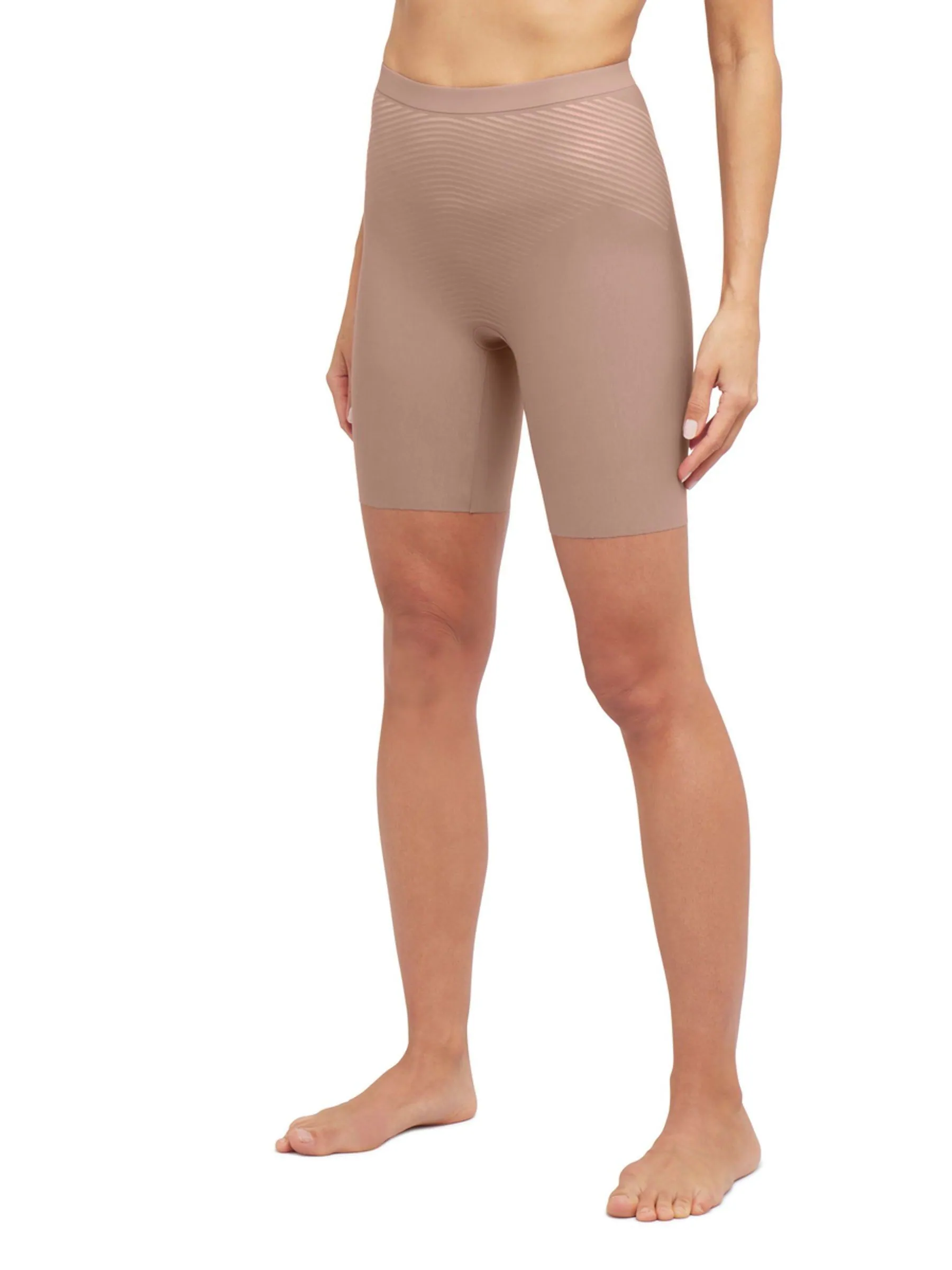 Licht beige - SPANX SPANXshape™ Invisible Supima® Cotton Mid-Thigh Shorts
