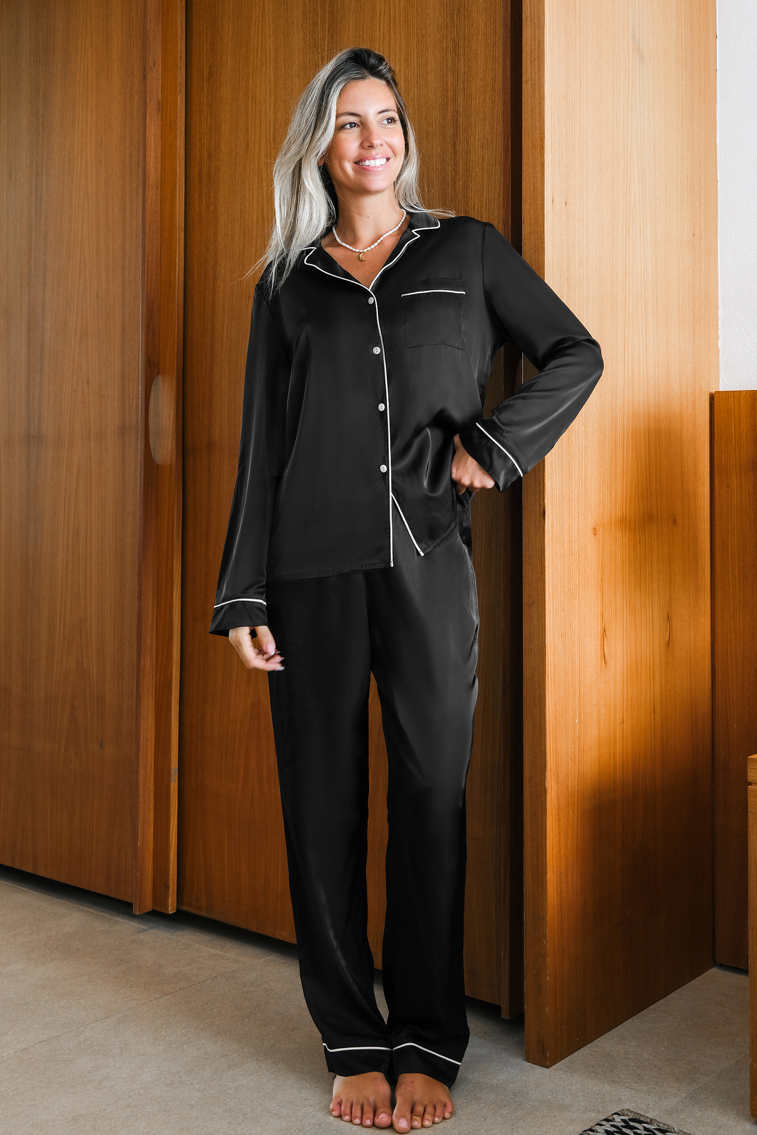 Pyjama noir à passepoils blancs