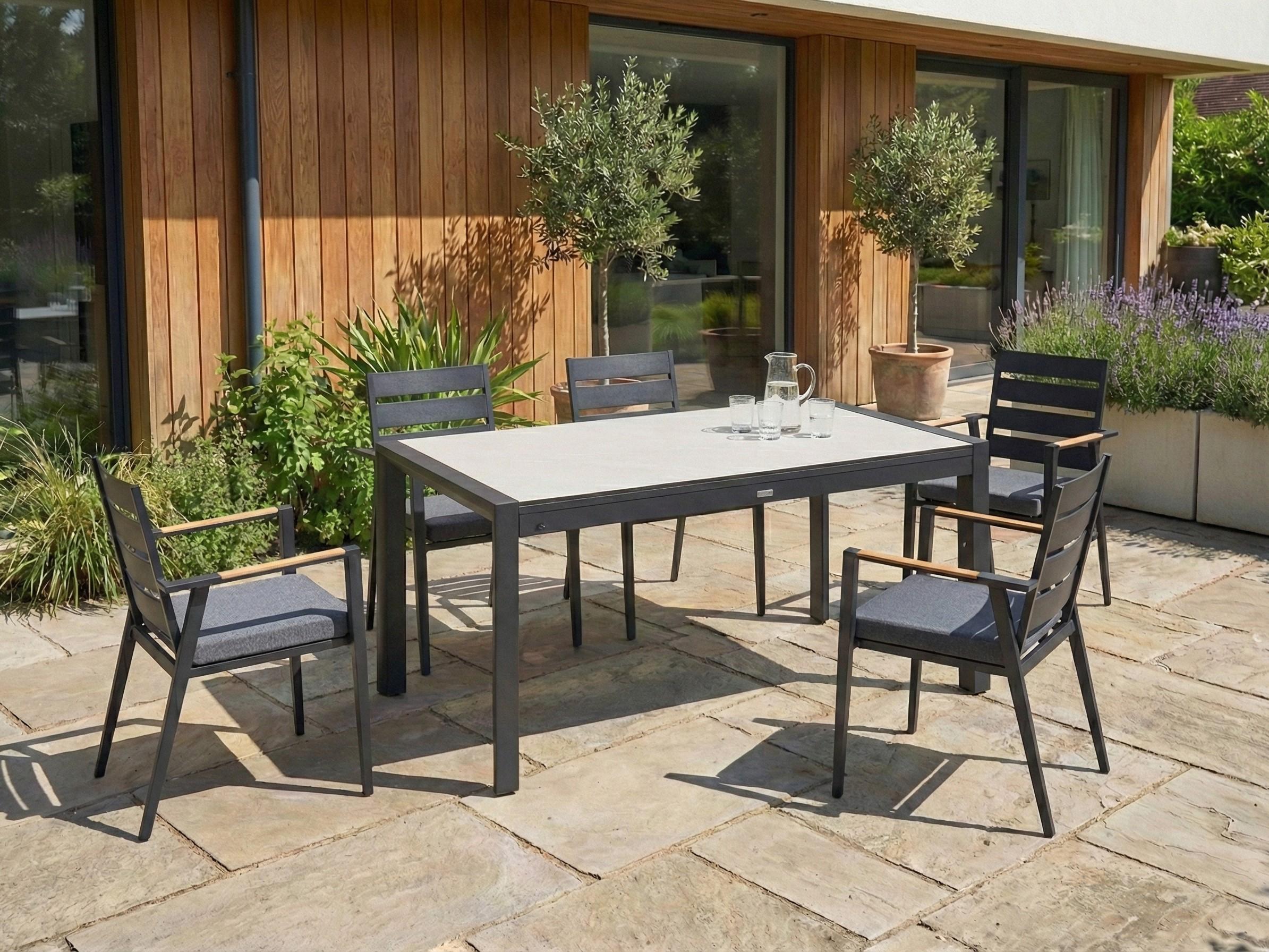 Uitschuifbare tuintafel BINASCO 160/220 cm 90 cm Beige