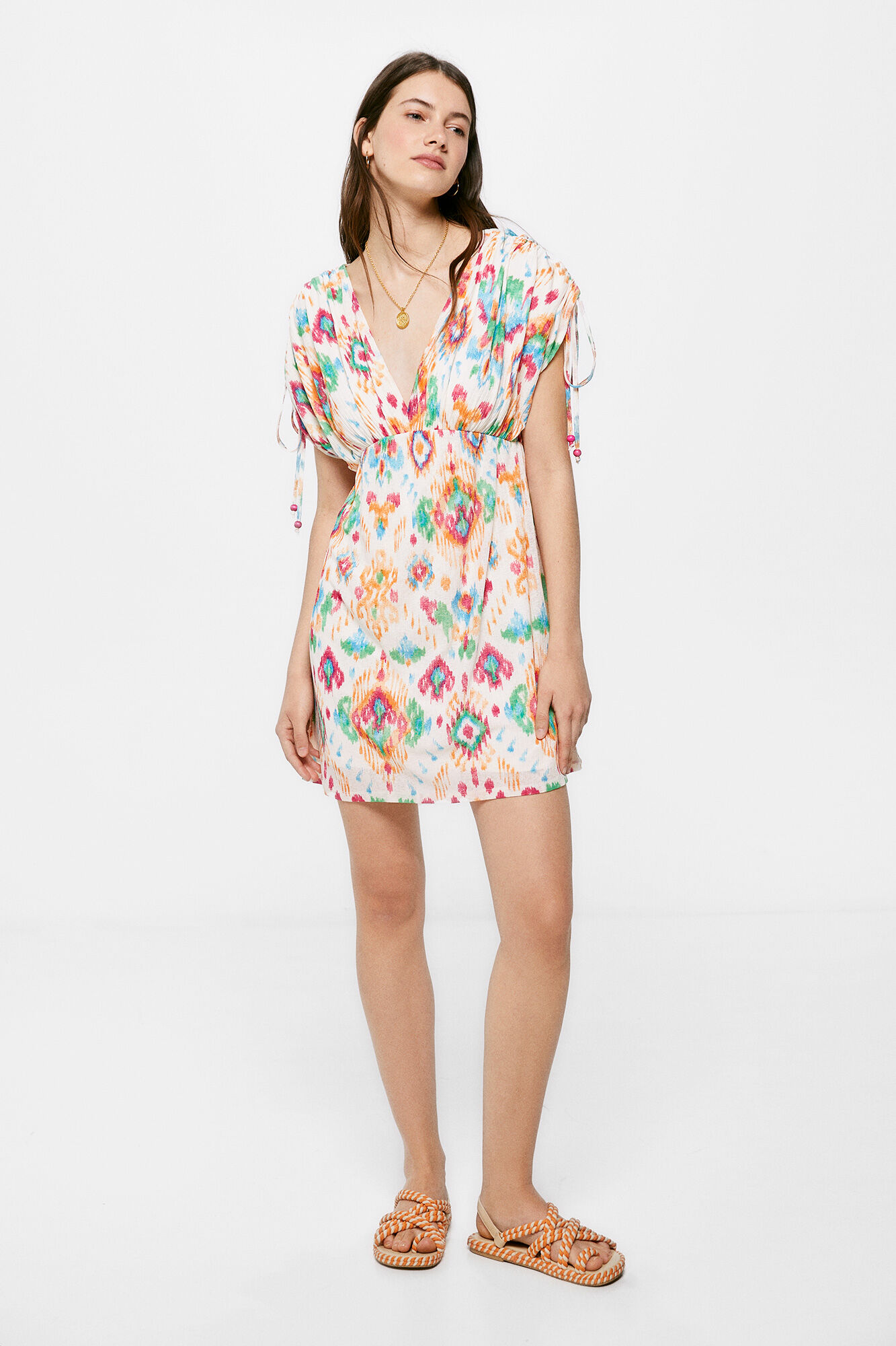 Vestido curto com estampa étnica