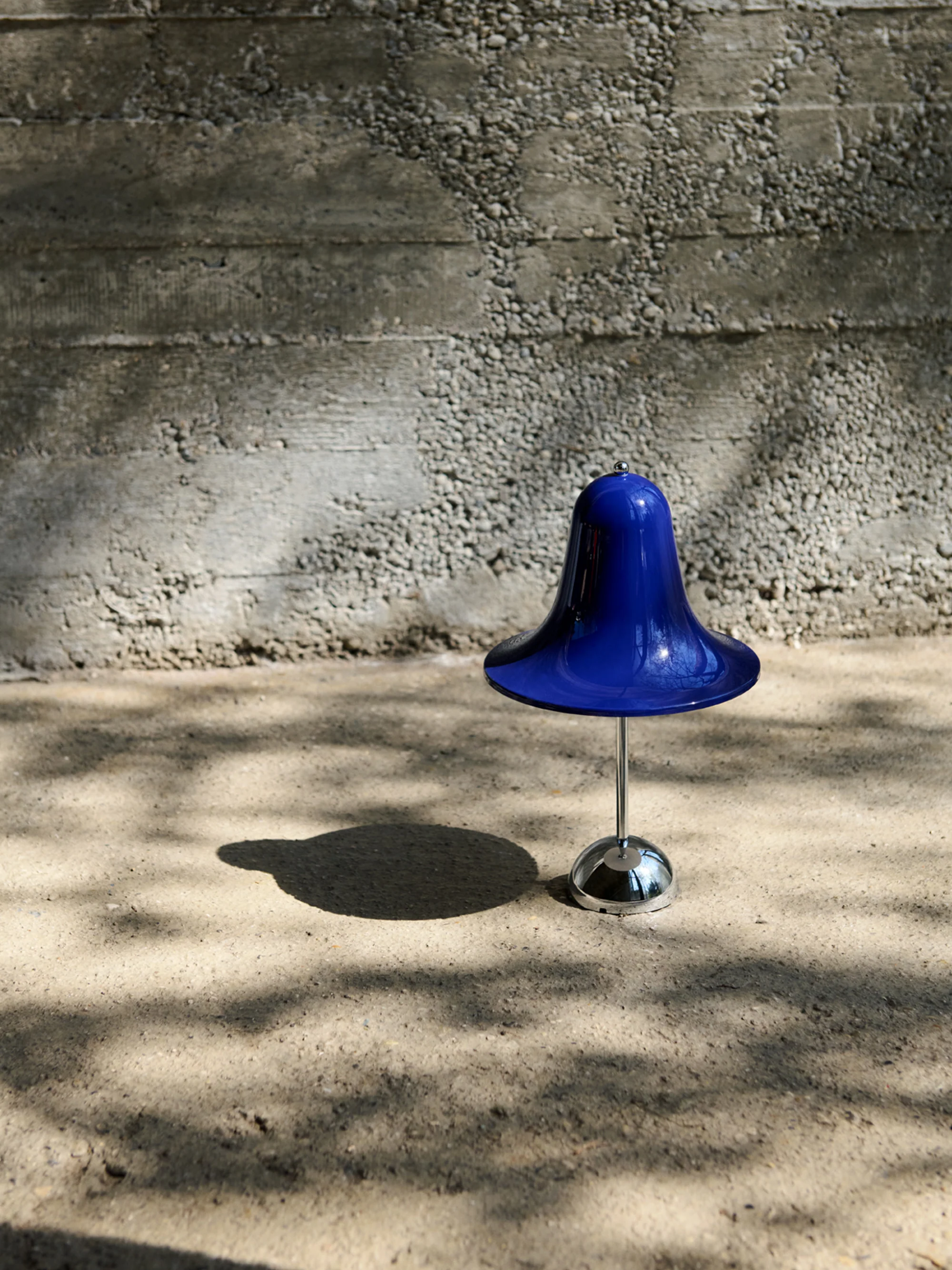 Kleine draagbare dimbare LED-tafellamp Pantop, Design Verner Panton