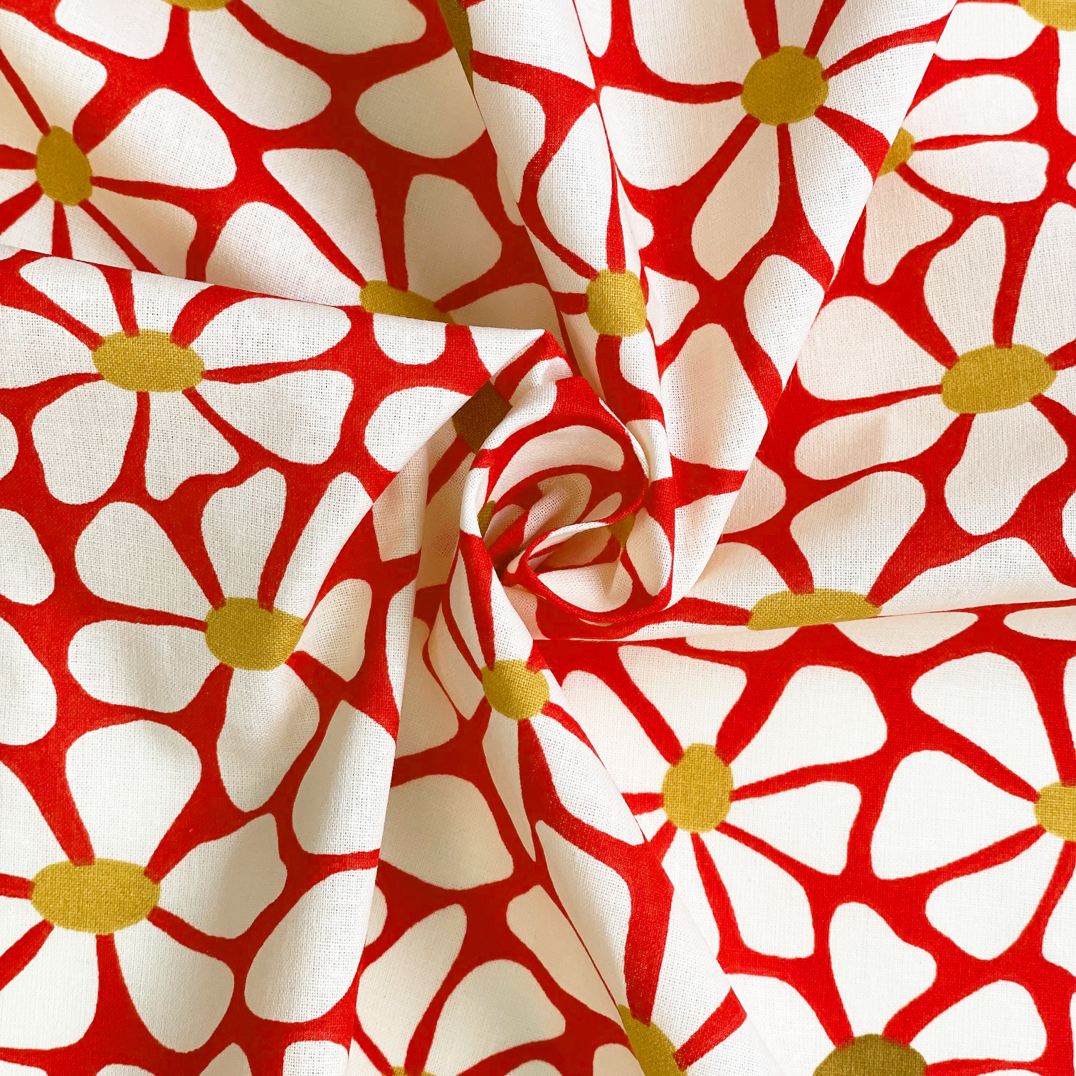 Coupon Tissu 50 Cm Ex2524 Pétales Cœurs D'or Rouge