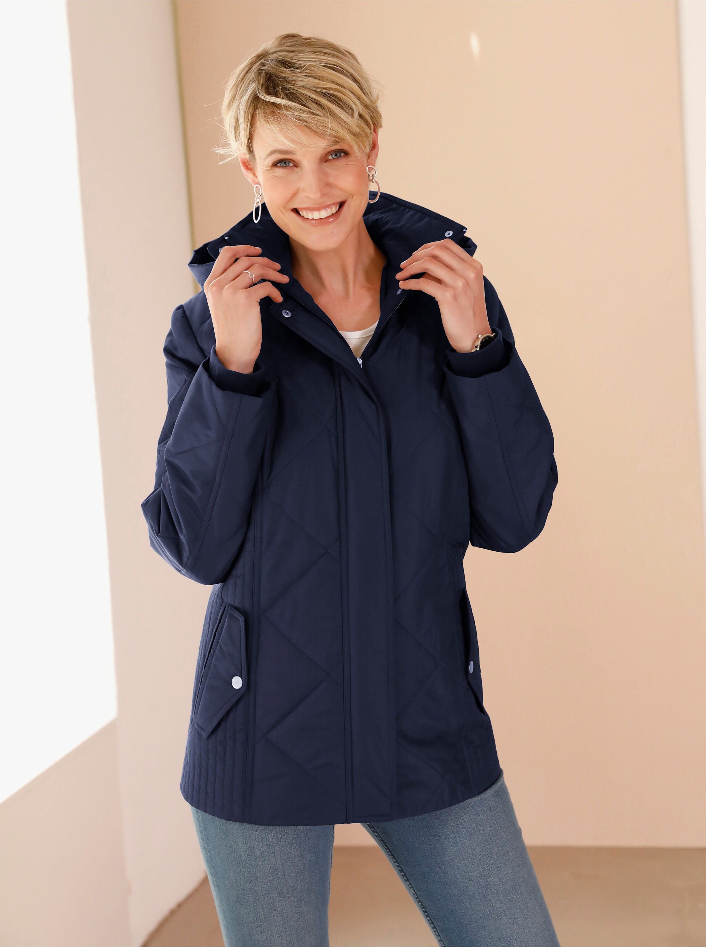 Jacke mit Rippbündchen als Windschutz