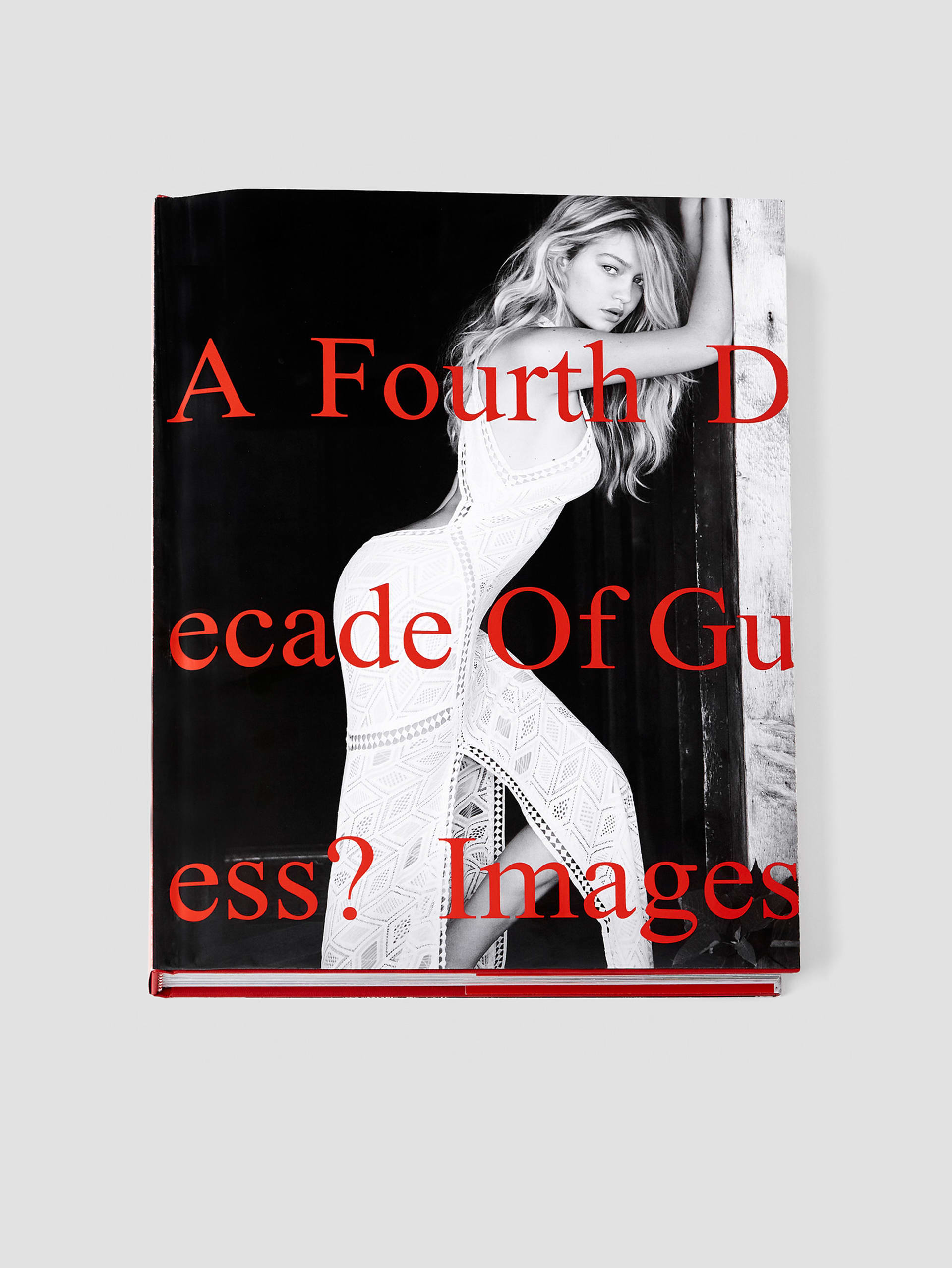 Um livro que celebra a quarta década da GUESS Images.