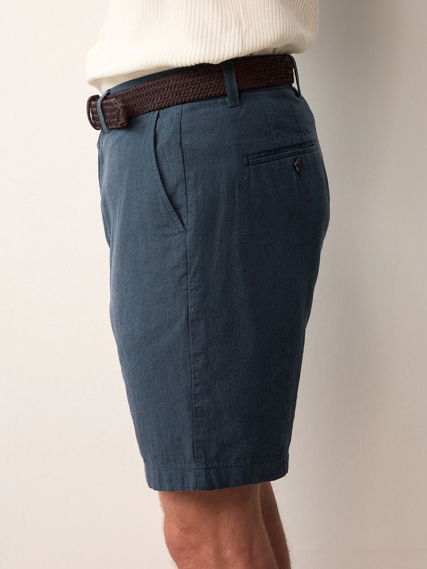 Marineblauw - Chinoshort van linnen-katoen met riem inbegrepen