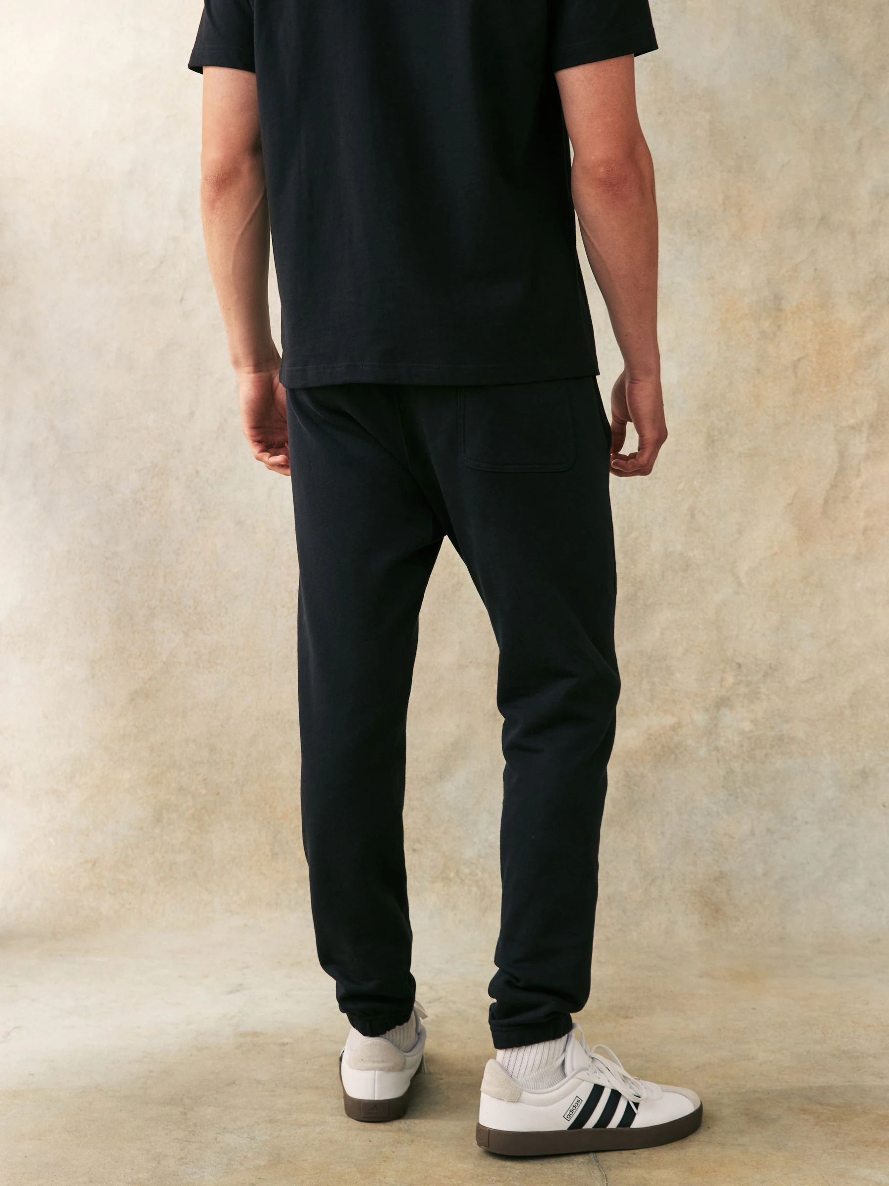 Zwart - adidas All Season French Terry normaal taps toelopende 100% katoenen joggingbroek