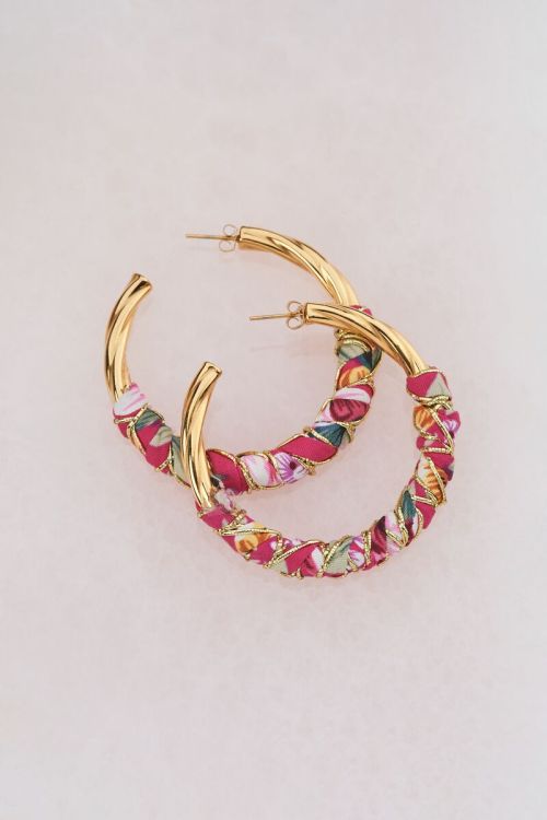Art oorringen met roze gevlochten look