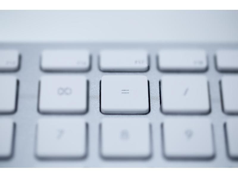 LMP Tastatur KB-1243 Silber, Mac CH-Layout mit Ziffernblock Elegante Mac-Tastatur mit Aluminiumcover