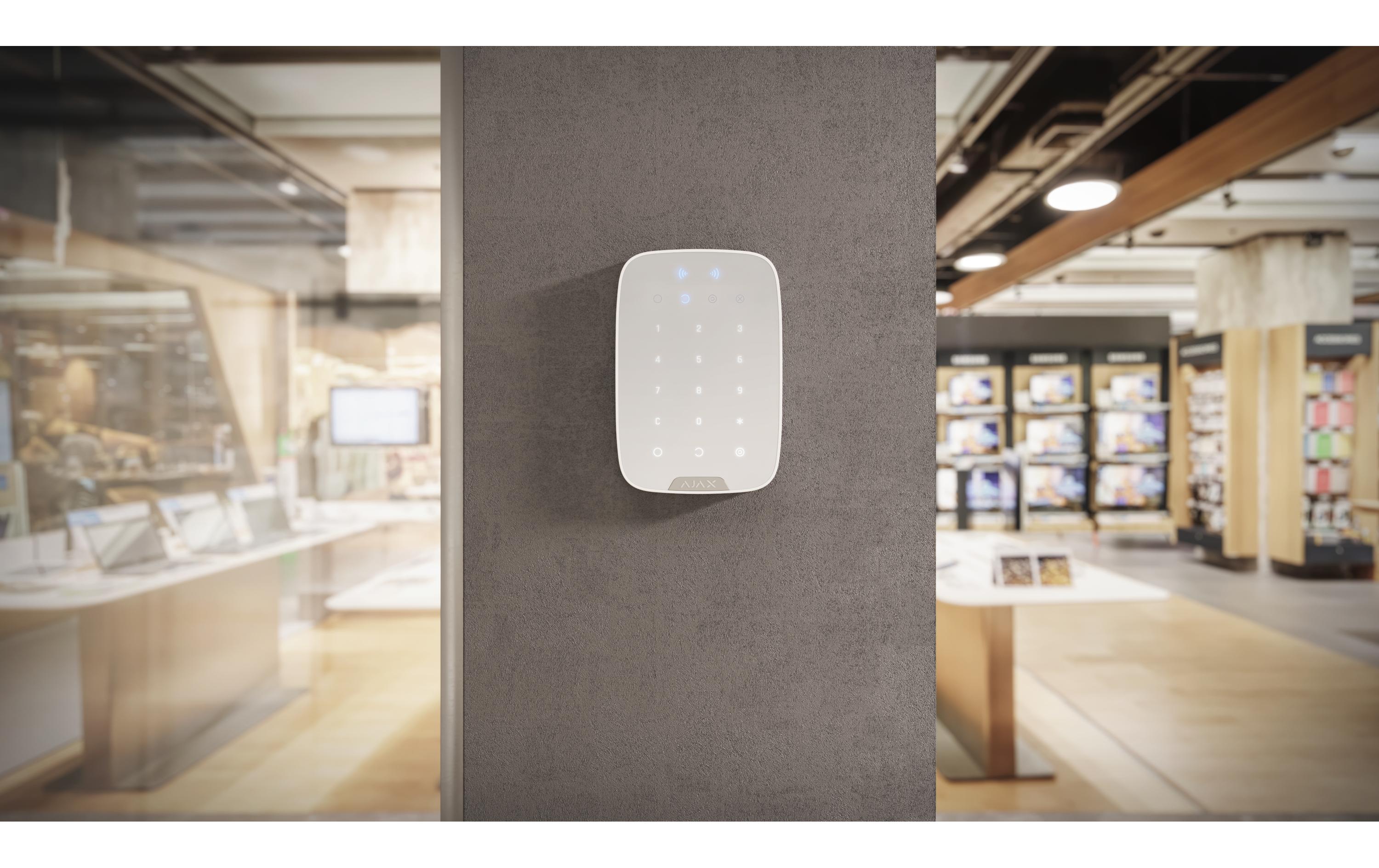 Baseline KeyPad Plus Jeweller Weiss<br>Kabelloses Touch-Bedienteil mit Authentifizierung über Pass, Tag und Codes