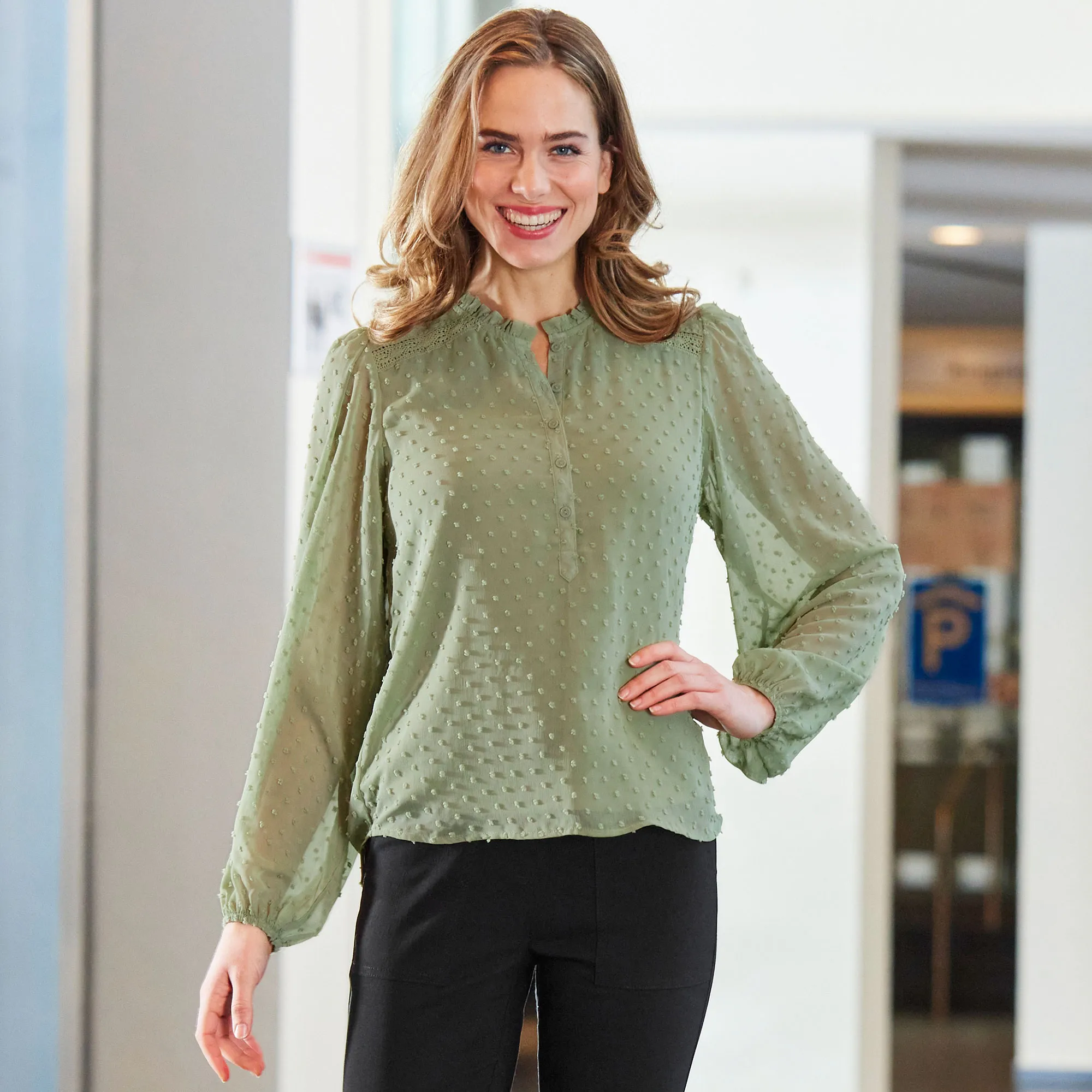 Damen-Bluse mit Pünktchen-Struktur
