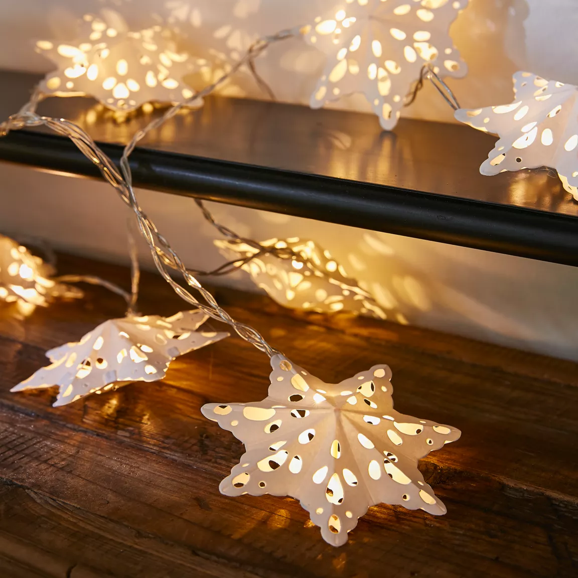 Guirlande lumineuse à piles 10 LED (2,25 m) Flocons en papier Blanc chaud
