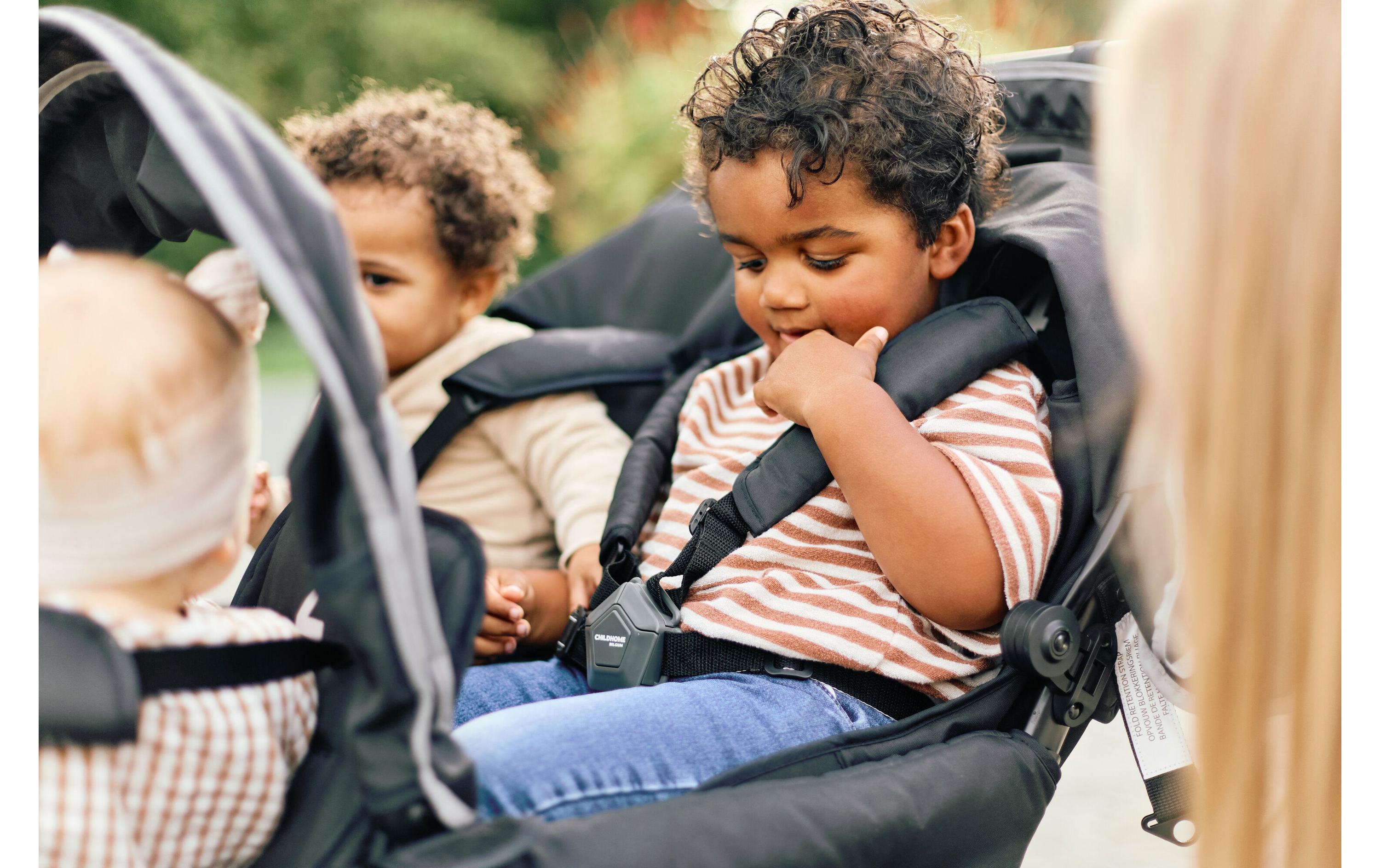 Mehrlingswagen Quadruple, Schwarz<br>Geschwisterkinderwagen mit Regenschutz und Sonnenschutz