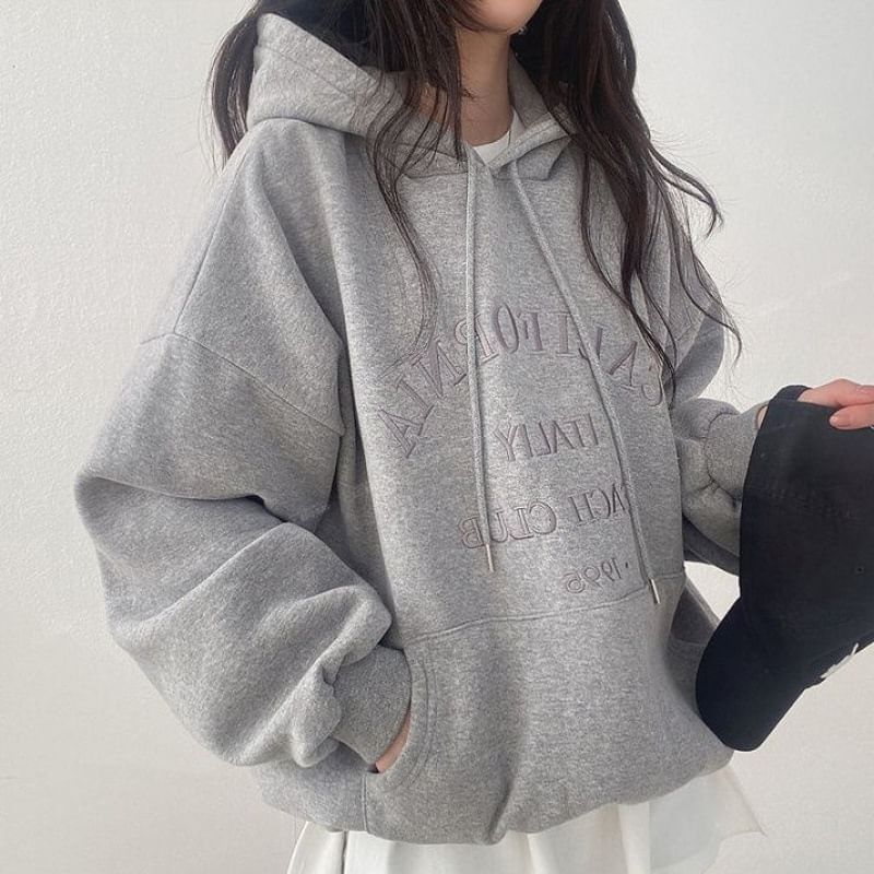 Vhancy - Hoodie met geborduurde letters
