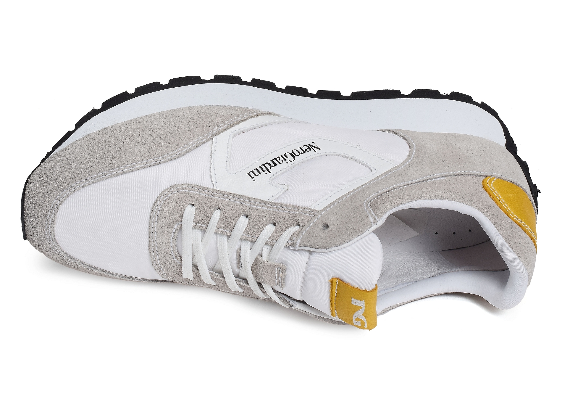 02831 blanc