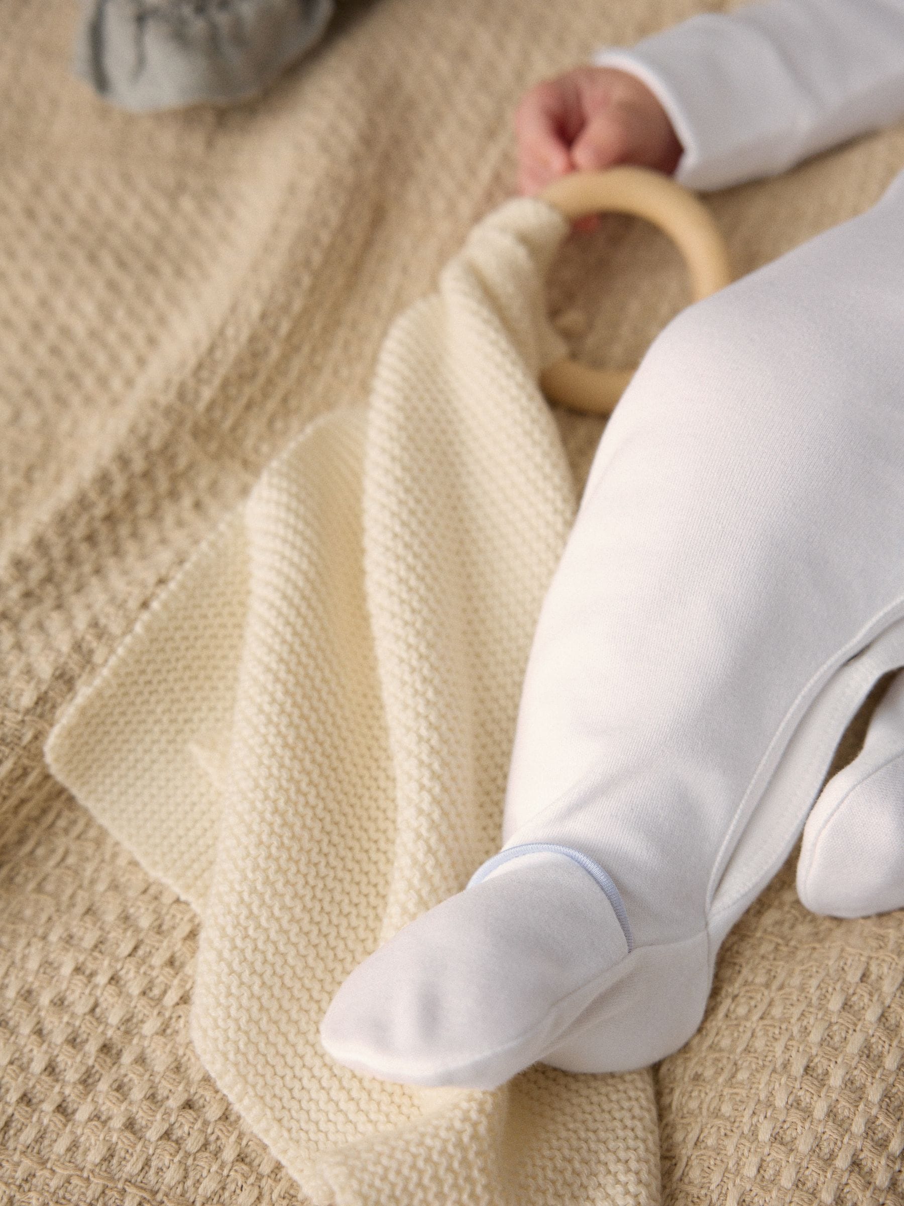 Wit met berenprint - Feestelijke babyslaapzak (0mnd-2jr)