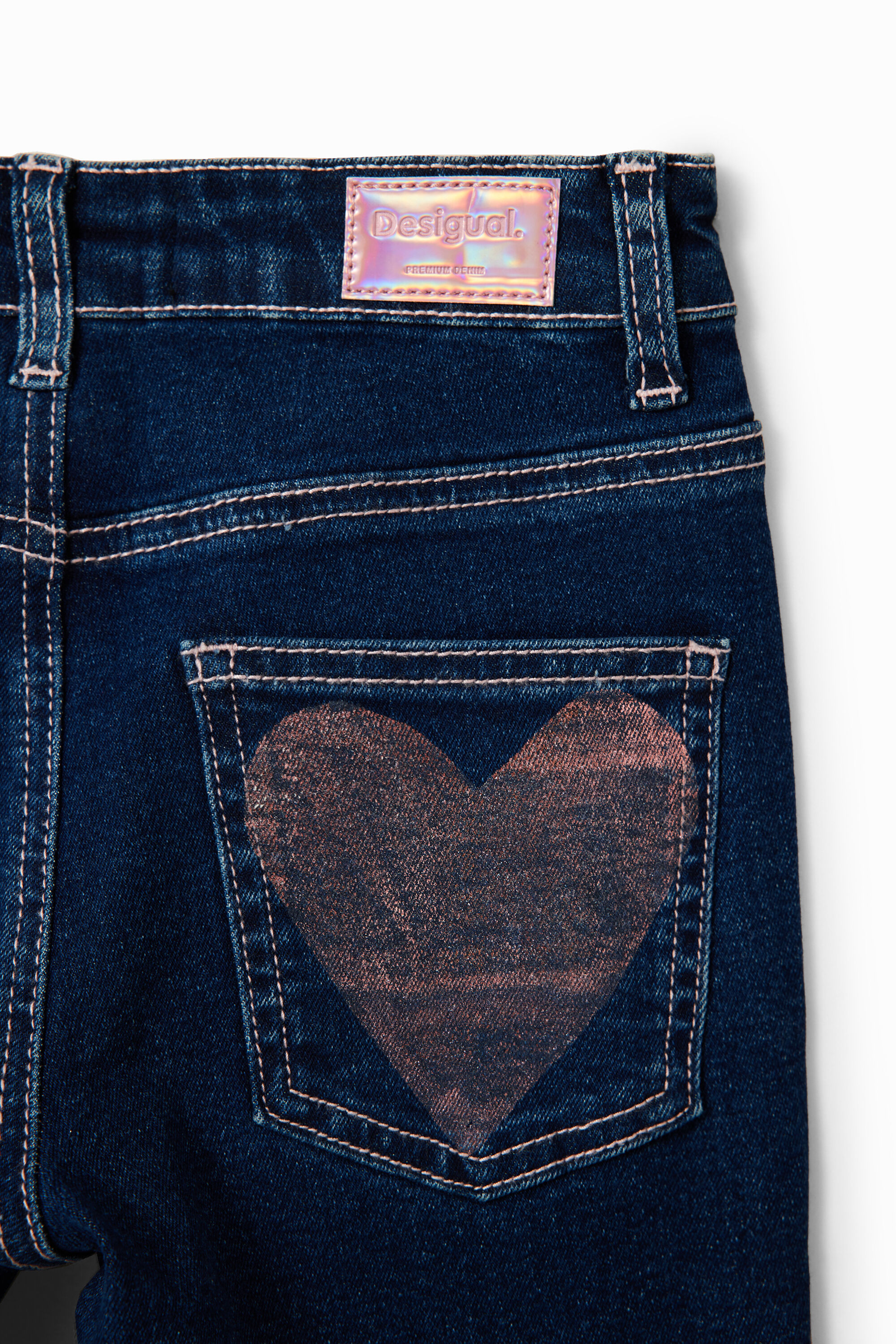 calça jeans flare com strass
