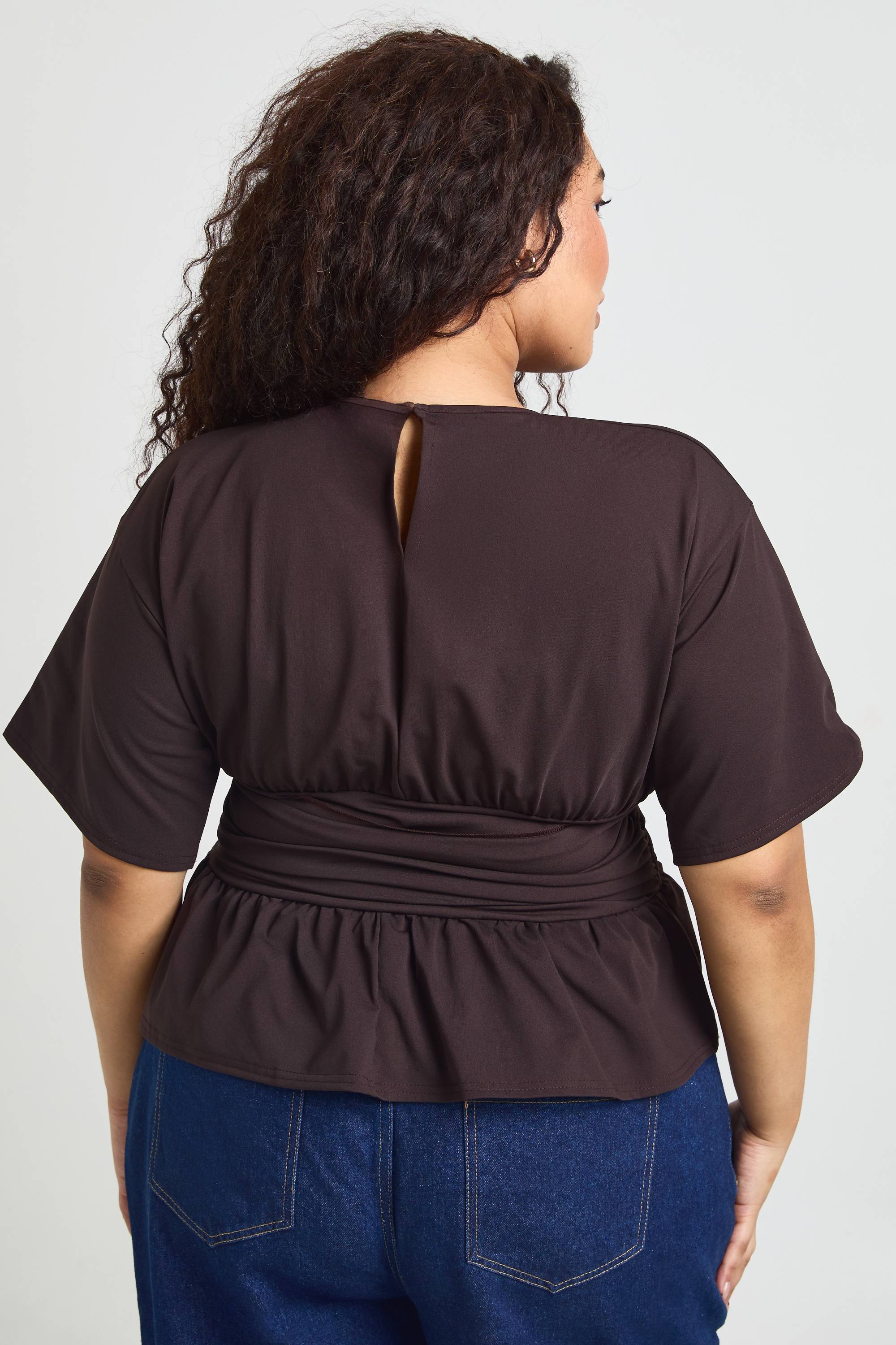 boohoo Haut Grande Taille À Buste Froncé Et Détail Taille Corset