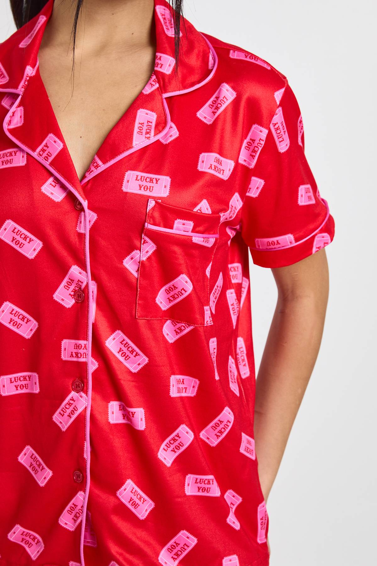 boohoo Ensemble Pyjama 3 Pièces Saint-Valentin Imprimé 'Lucky You' Haut Manches Courtes & Short