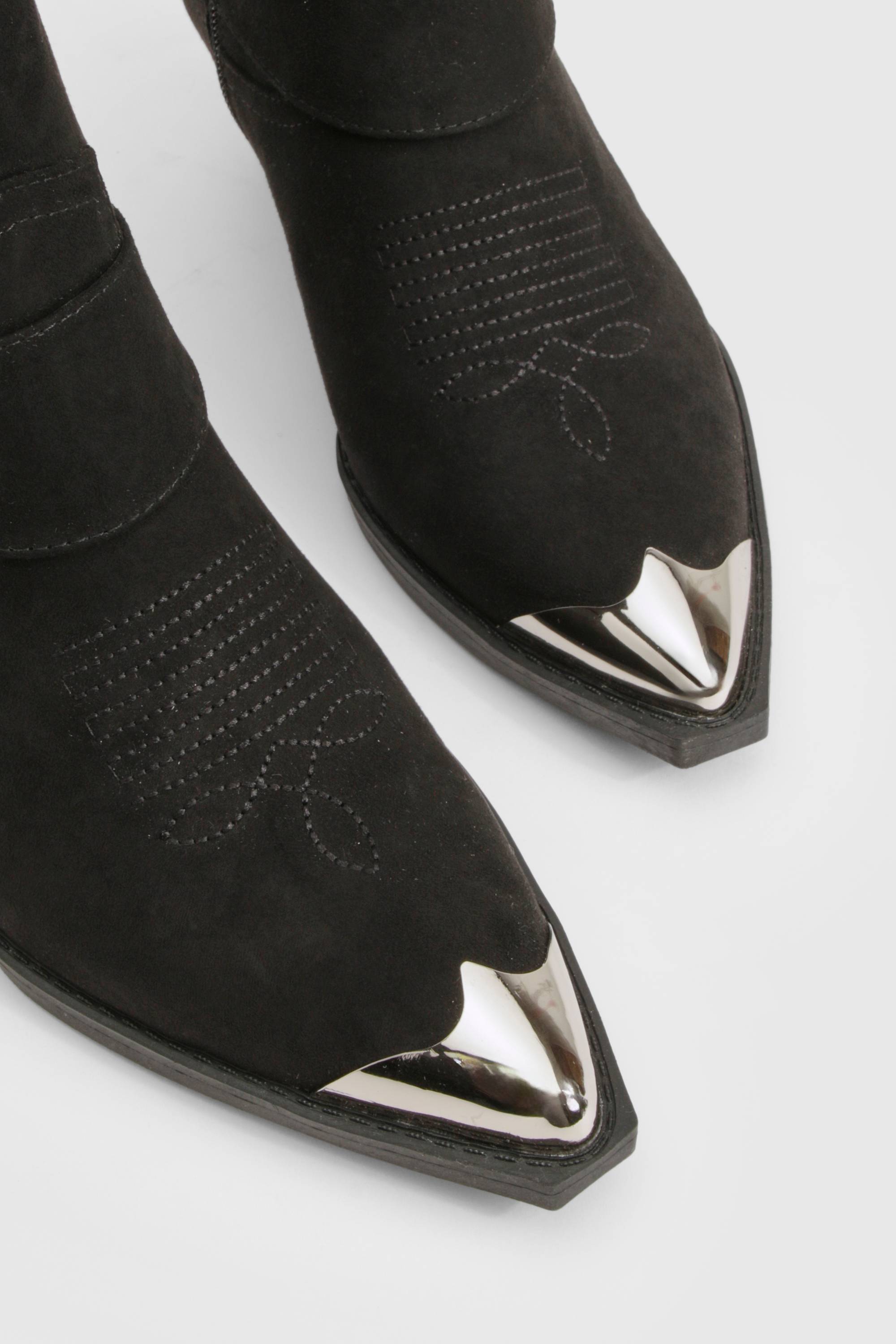 boohoo Bottes de cowboy à la cheville style western en synthétique suédé à embout argenté