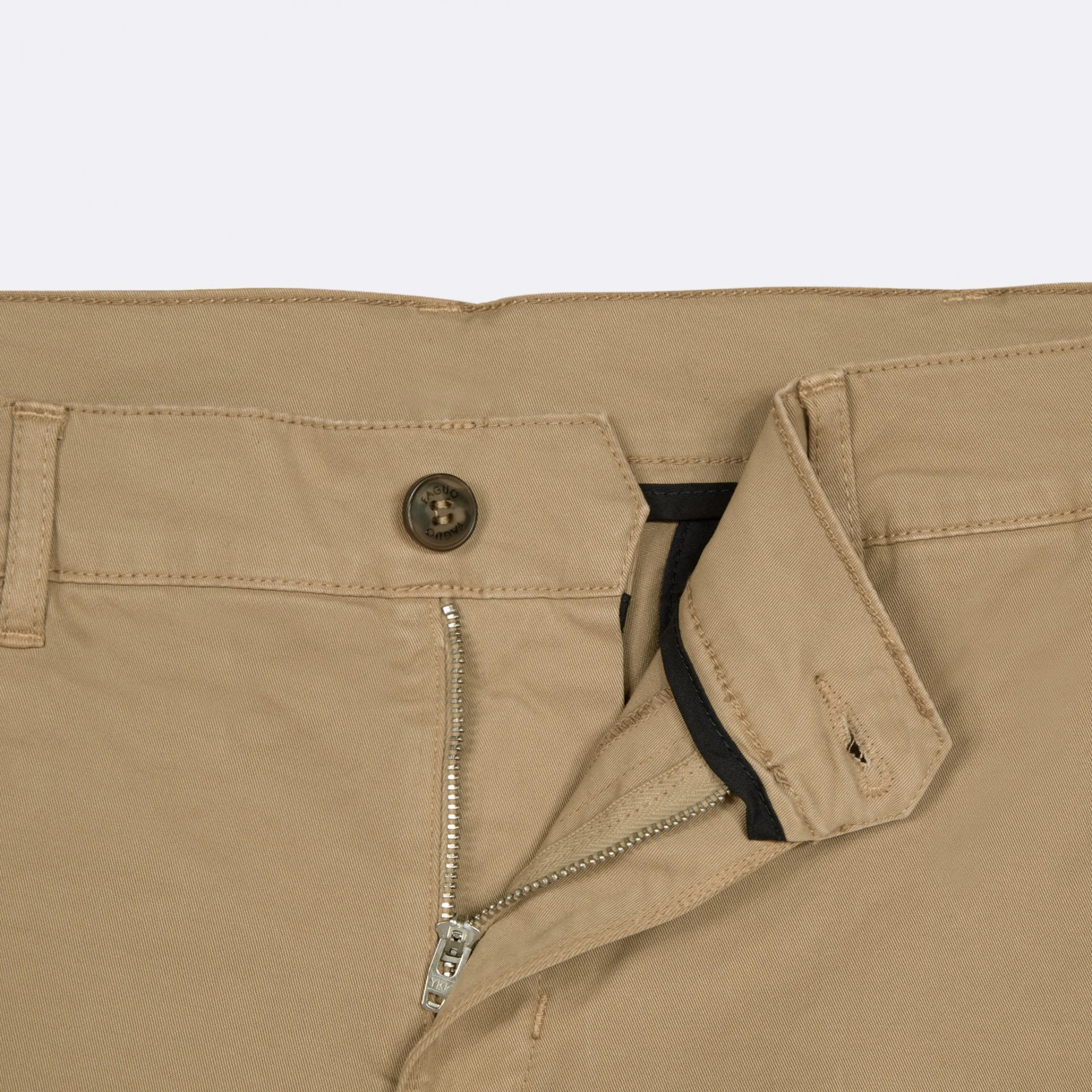 Chino sable coupe ajustée Coton organique et coton recyclé - modèle Brix