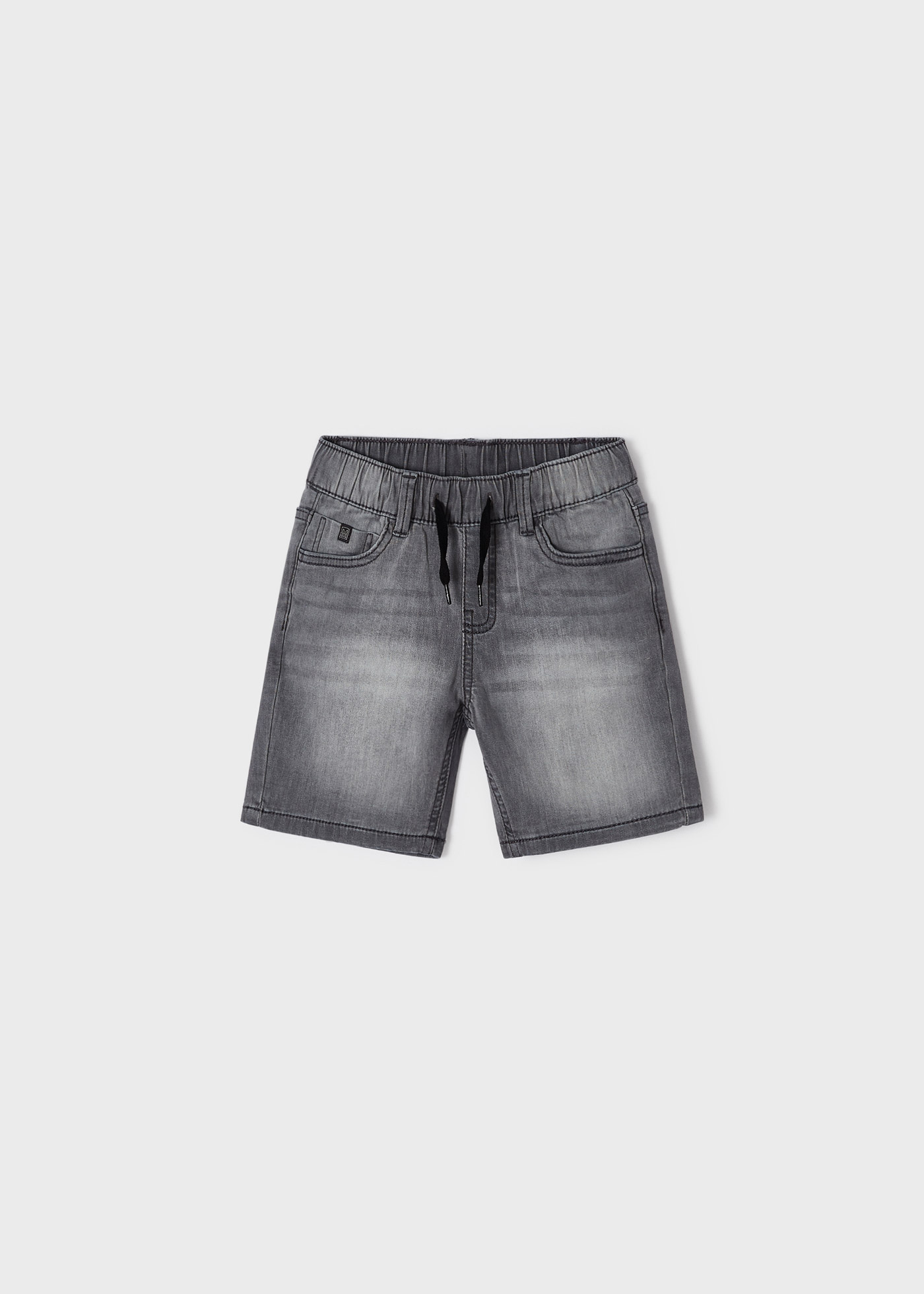 Bermuda jeans feita com algodão sustentável para meninos