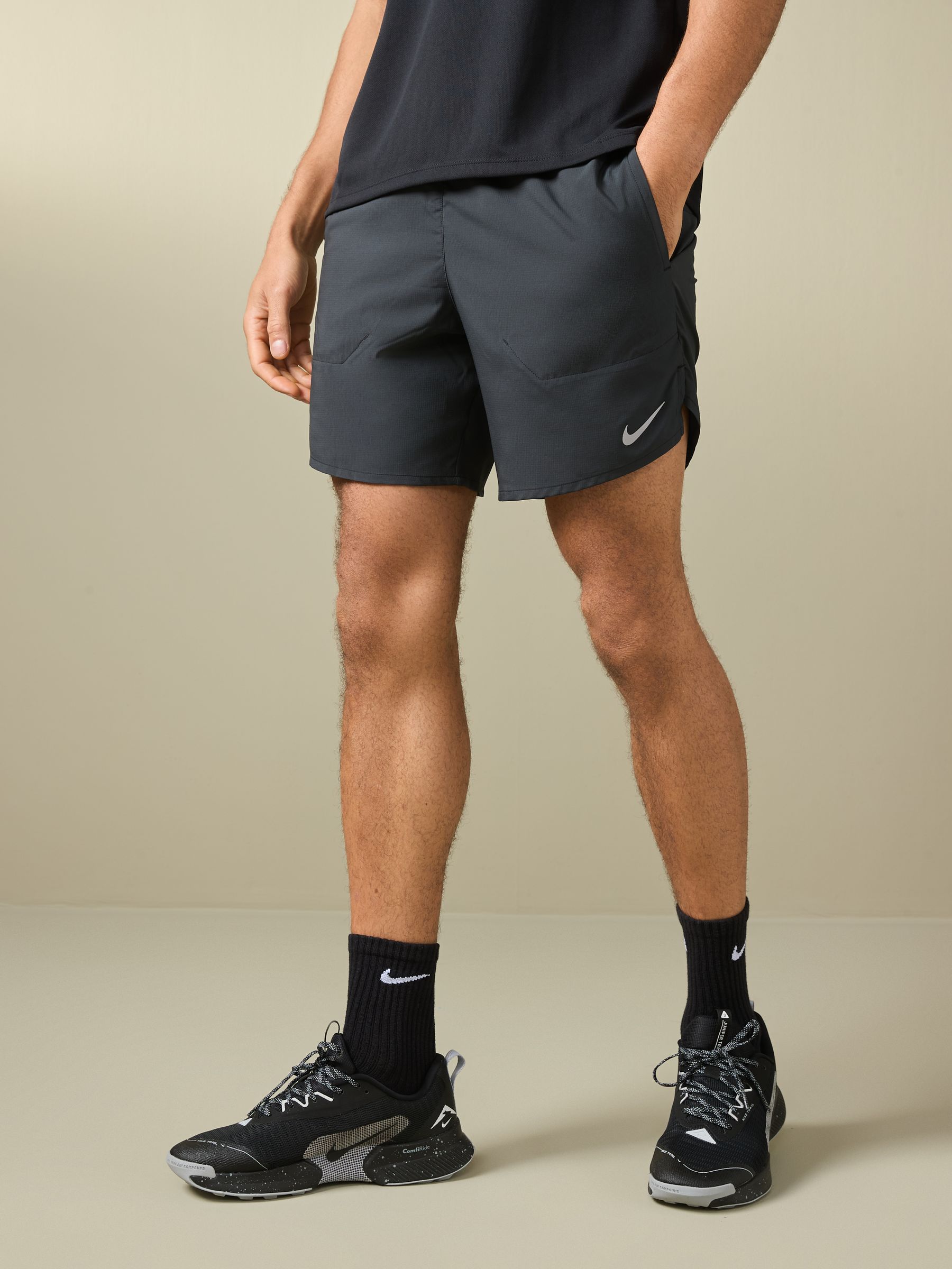 Zwart - 7 inch - Nike Dri-FIT Stride hardloopshort
