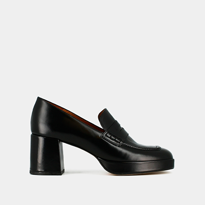 Mocassins à talons et bouts carrés  en cuir noir