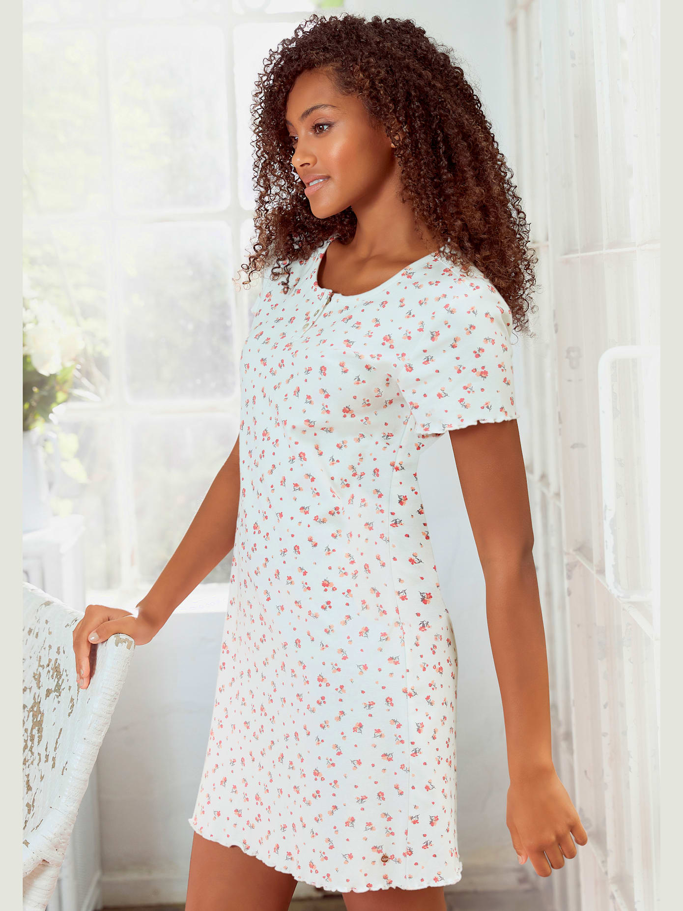 Chemise de nuit courte avec ourlet babylock