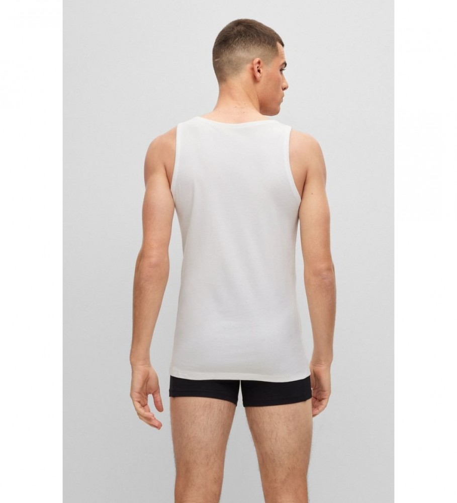 Conjunto de 3 camisetas clássicas BOSS nas cores preta, cinza e branca.