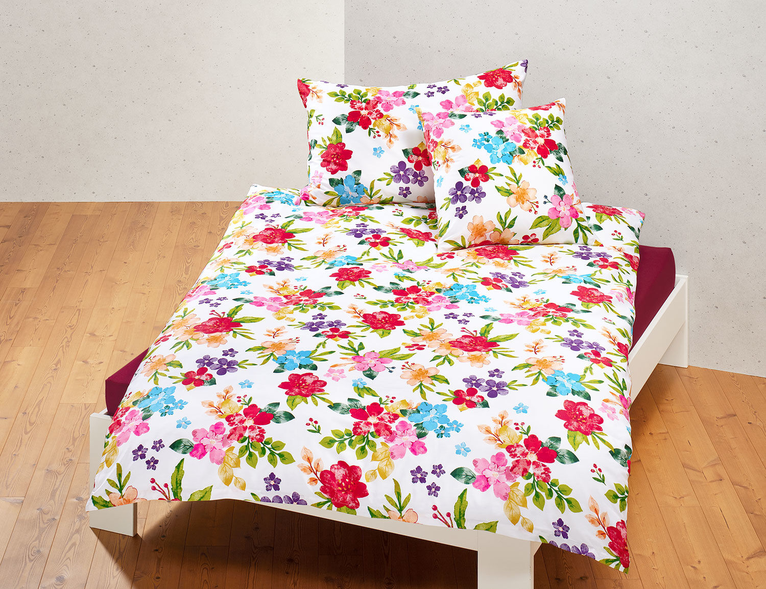 Bettwäsche mit bunten Blumen