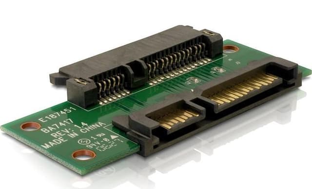 DeLOCK Kønsbytter/adapter, 22-pin (SATA+SATA-strøm) han til hun