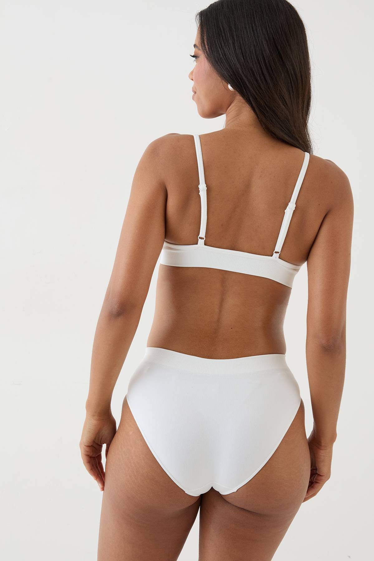 Ensemble De Lingerie Bralette Col Arrondi Et Culotte Sans Couture Dsgn Studio