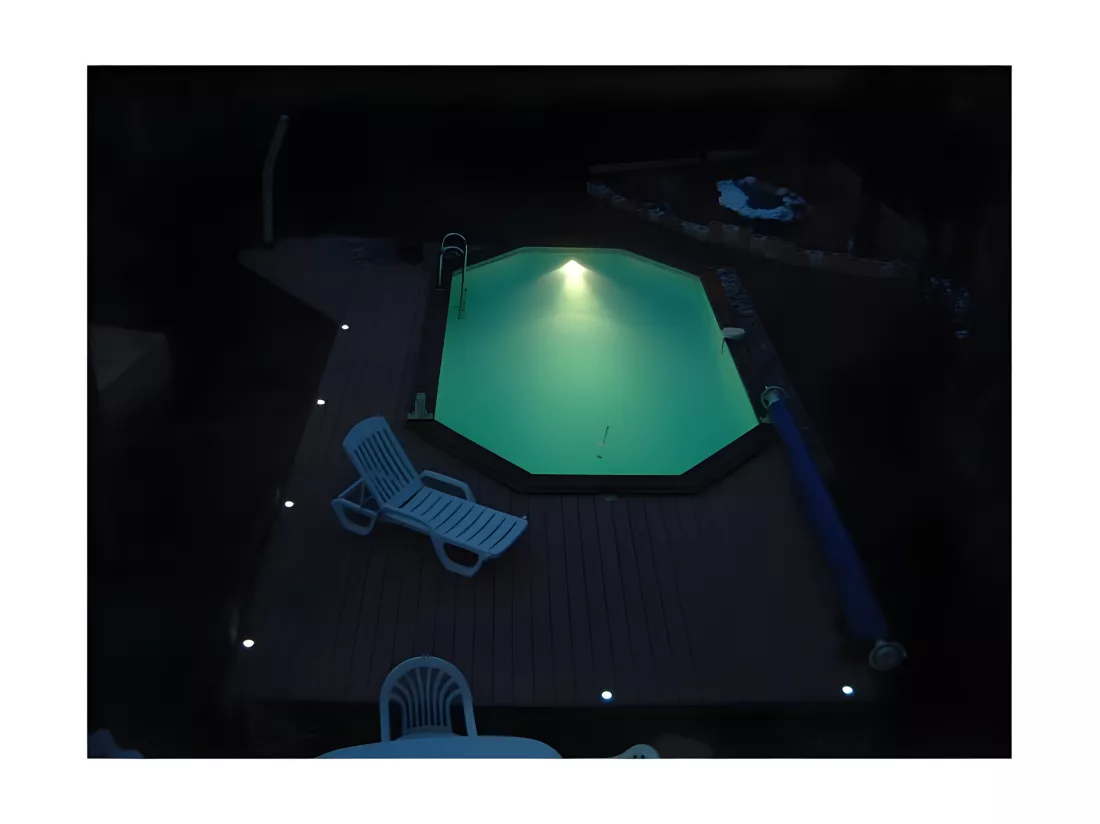 Projecteur LED 350 blanc froid 24W pour piscine bois - Ubbink