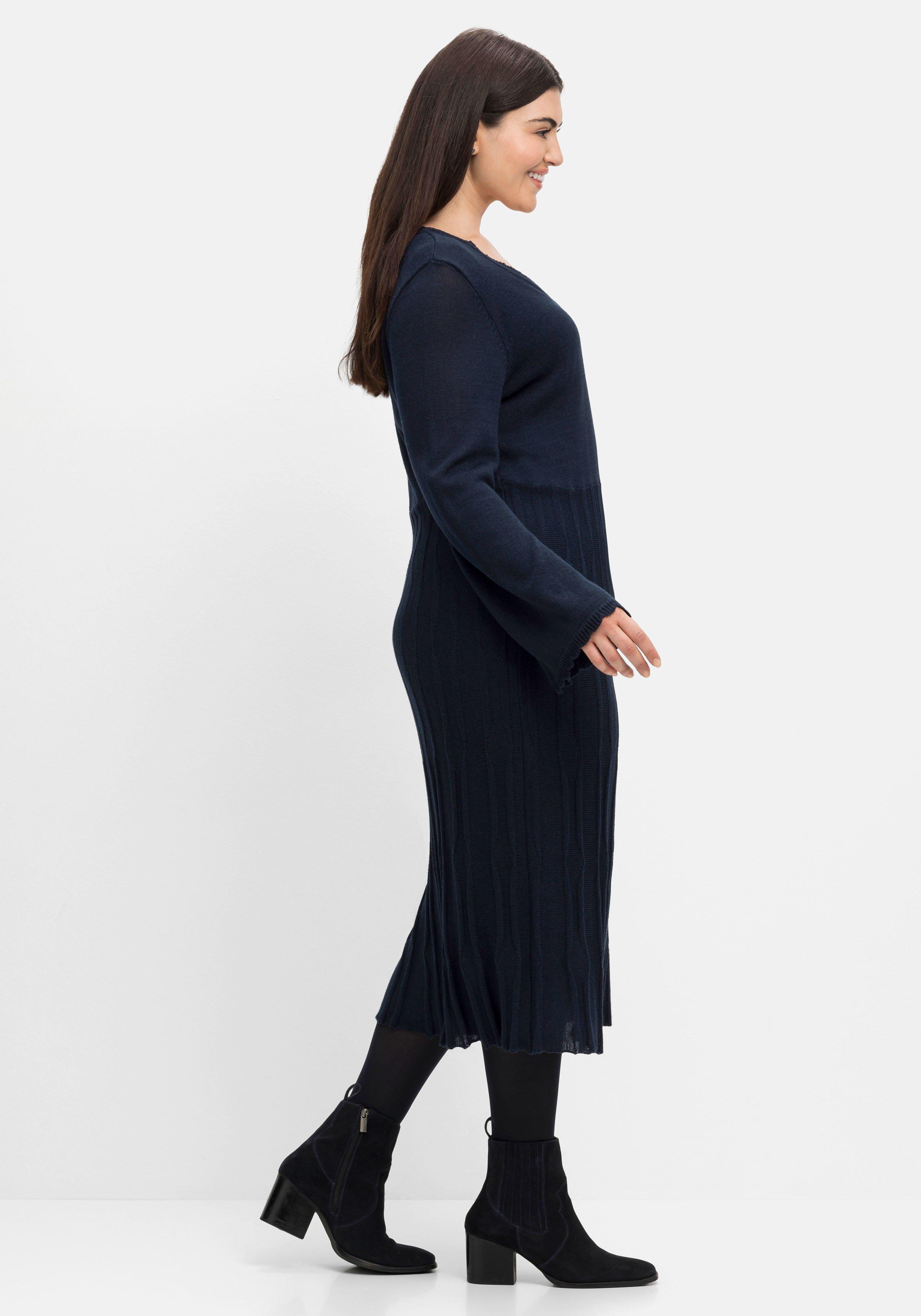 Strickkleid in Wickeloptik, mit Trompetenärmeln