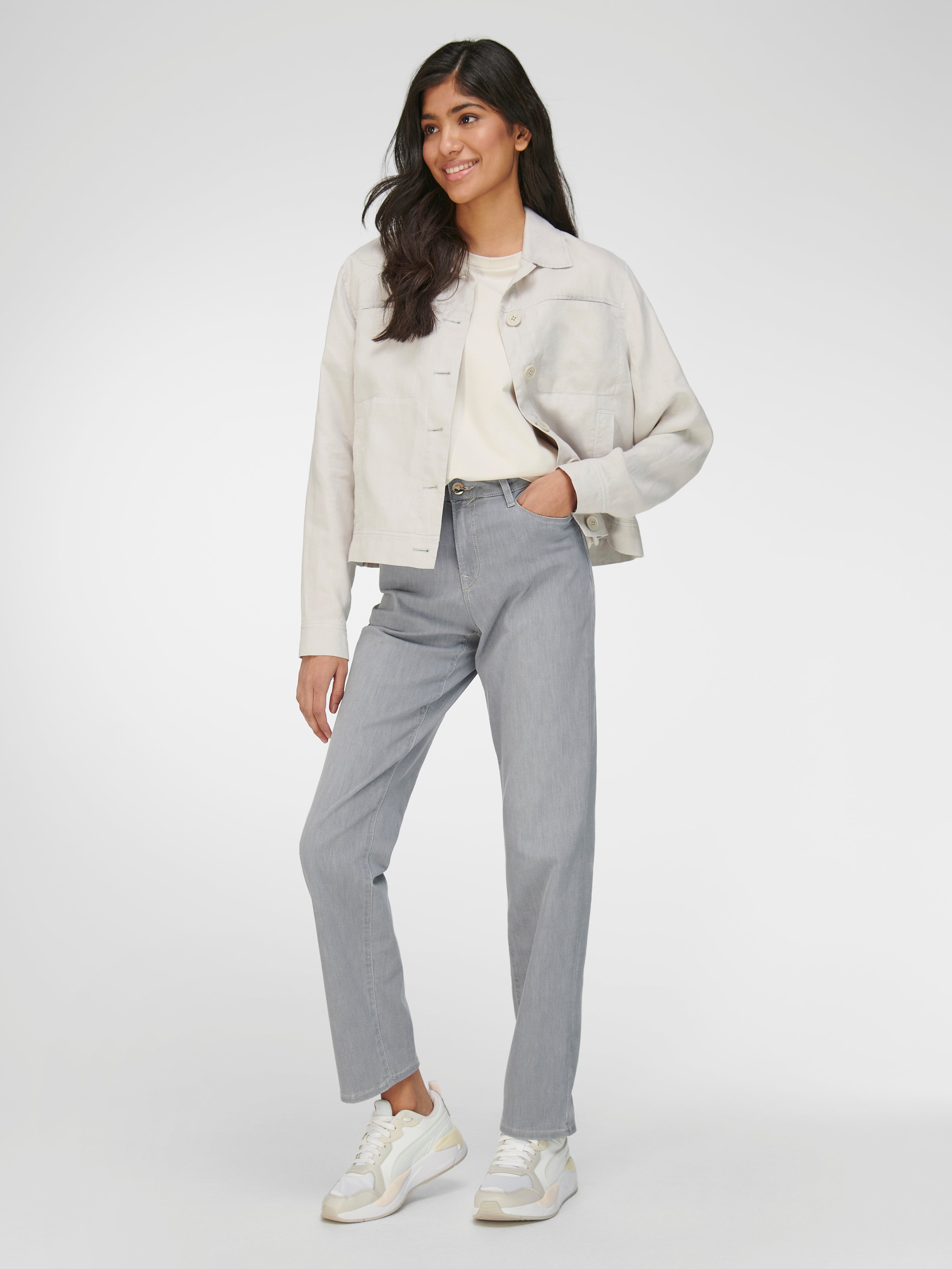 „Feminine Fit“-Jeans Modell Nicola