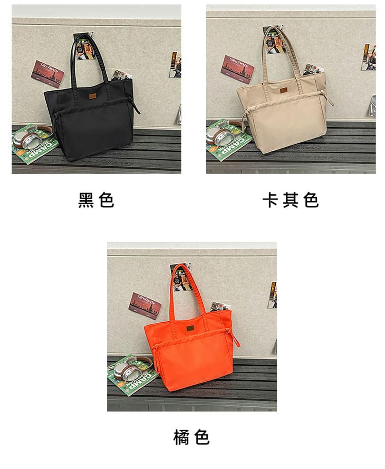IOU - Effen nylon tas met applicatie