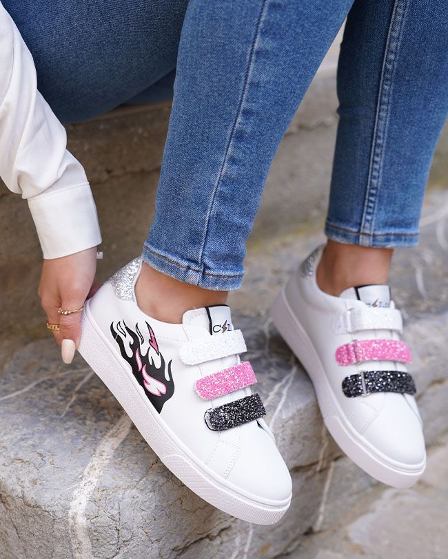 Sneakers Tendance à Velcro avec Motif Flammes et Détails Pailletés