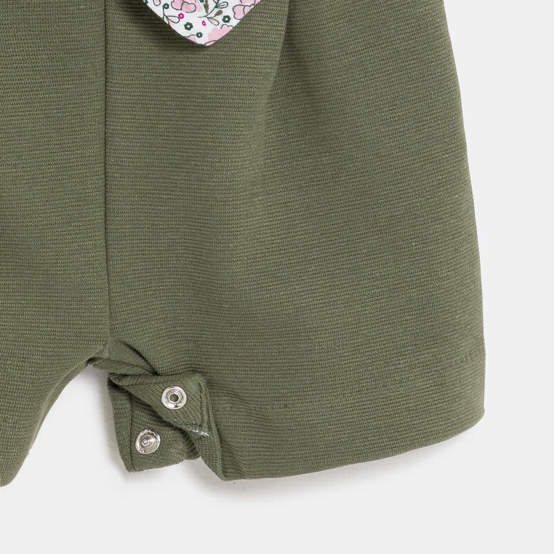 Combinaison courte verte avec ceinture fleurie bébé fille Vert