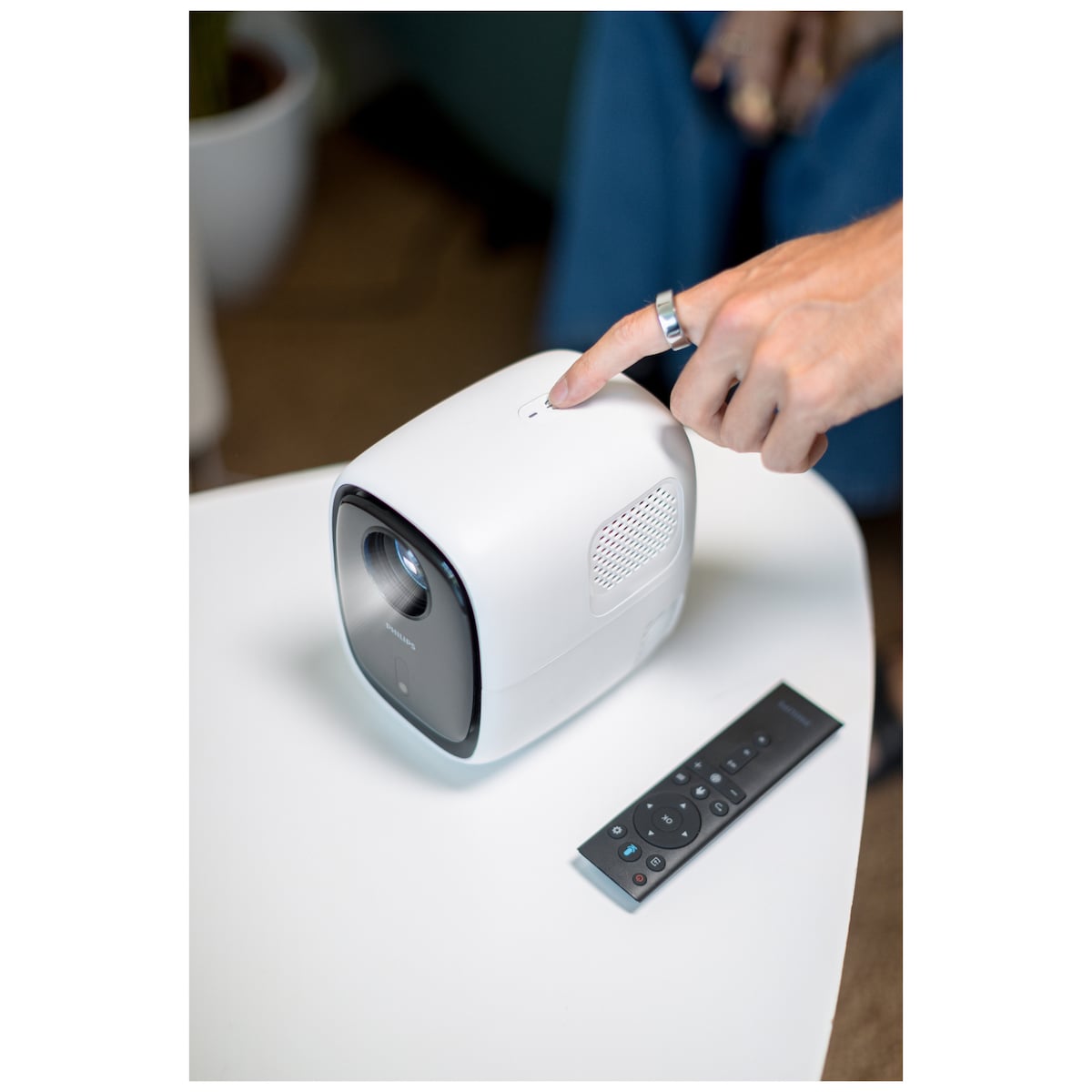 Philips NeoPix 130 Smart prosjektor (arktisk hvit)