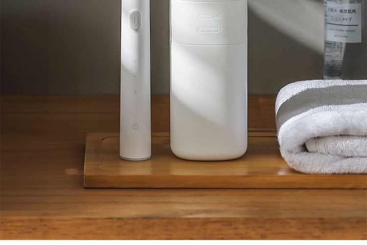 Cocotte - Eenvoudige reis-tandenborstelhouder van plastic