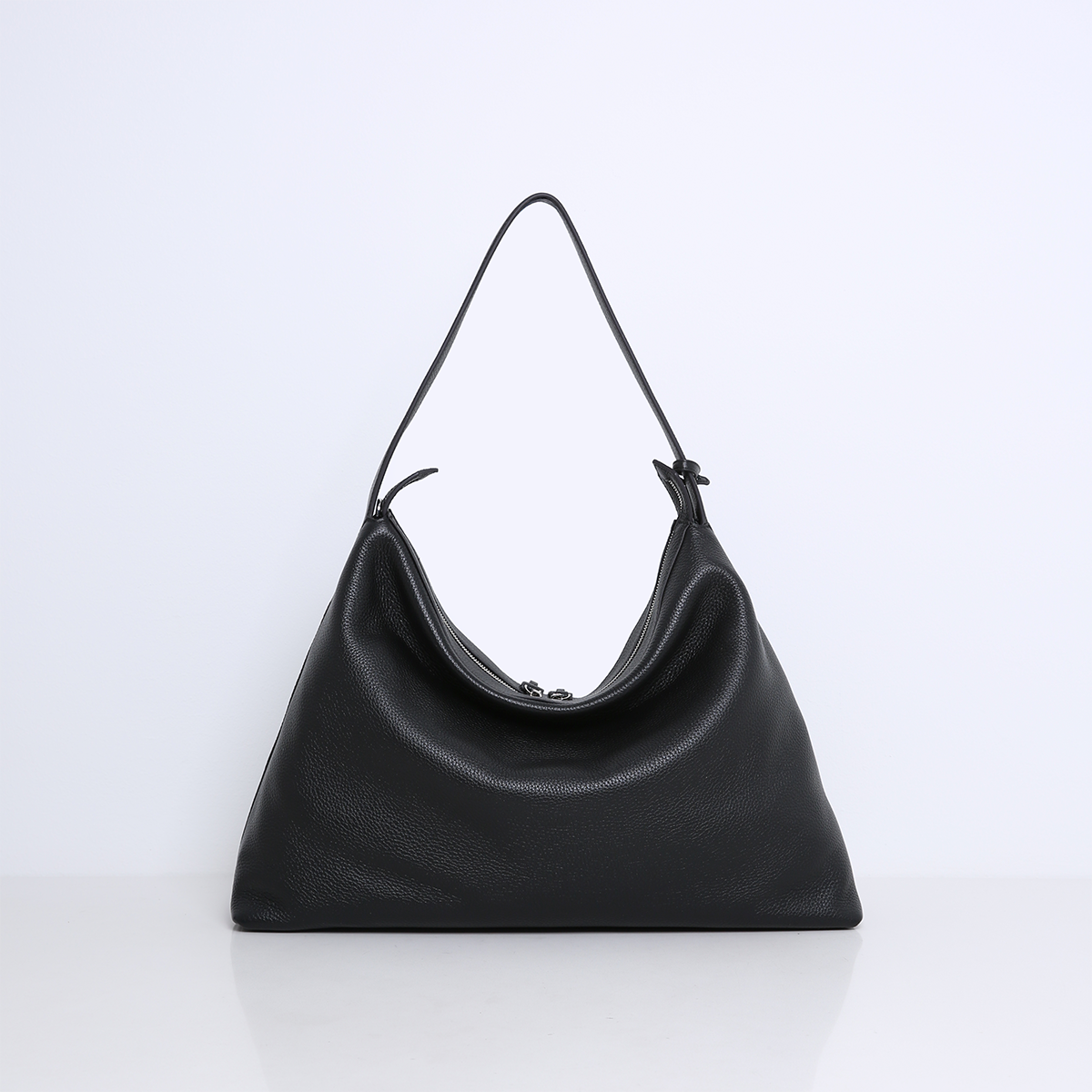 LINDA | BLACK